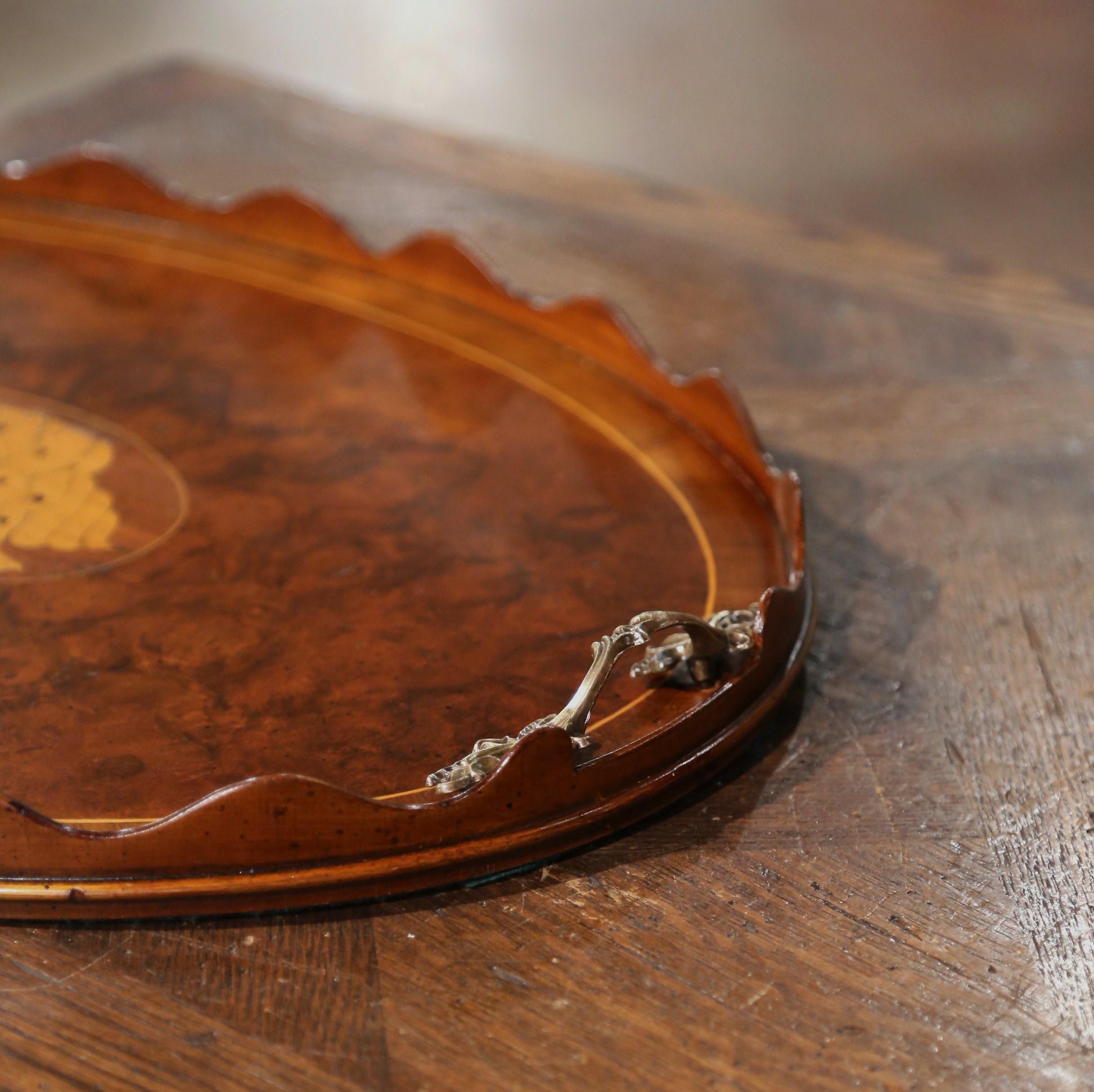 Englischer Tabletttisch aus Wurzelnussholz, Nussbaum und Bronze des 19. Jahrhunderts mit eingelegtem Muscheldekor im Angebot 3