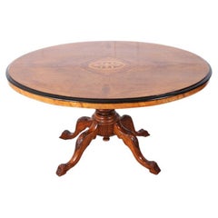 Table à déjeuner et à plateau basculant en ronce de noyer anglaise du 19e siècle