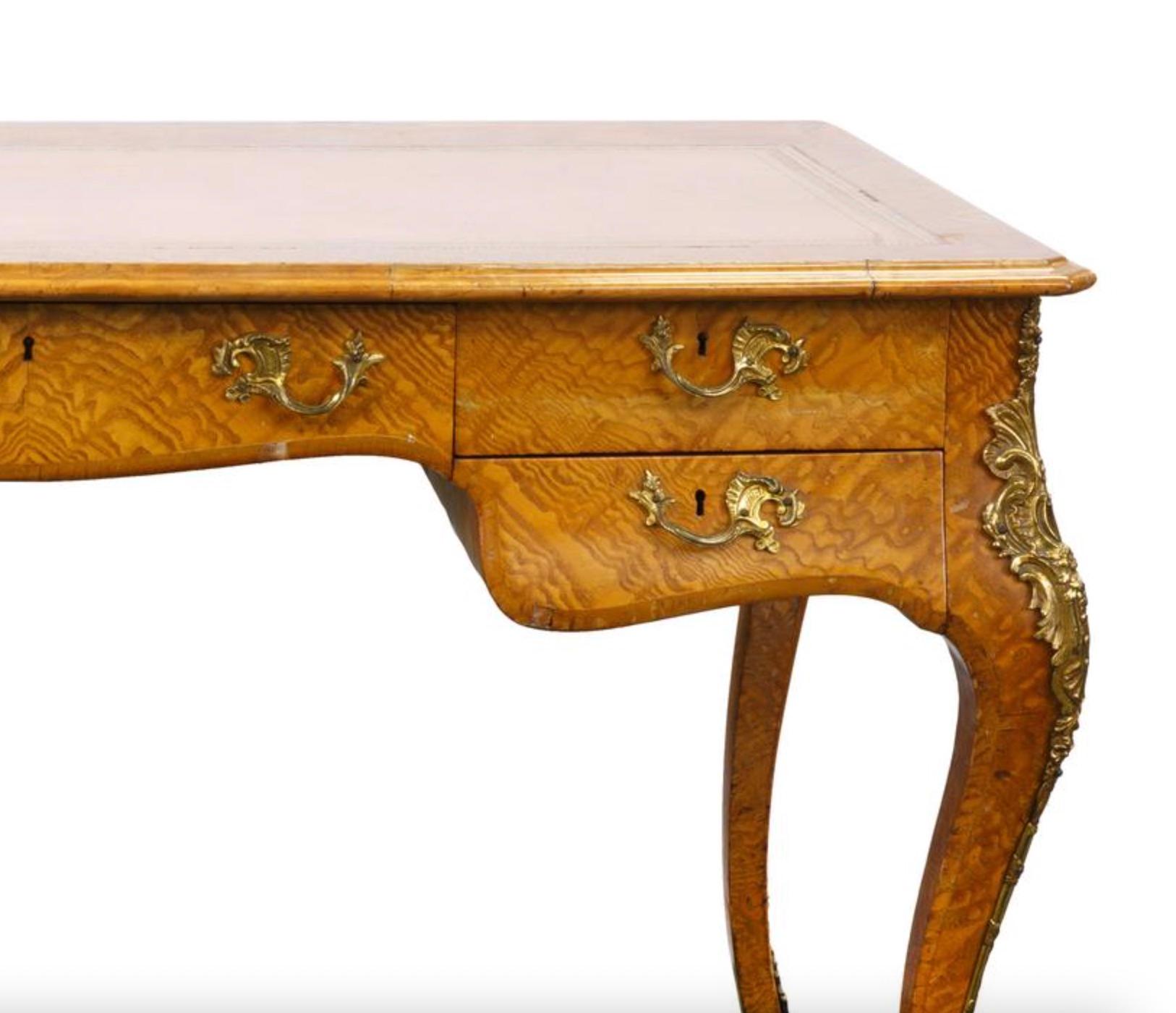 19th Century English Burl Walnut Howard & Sons Writing Desk In Good Condition In Tarry Town, NY