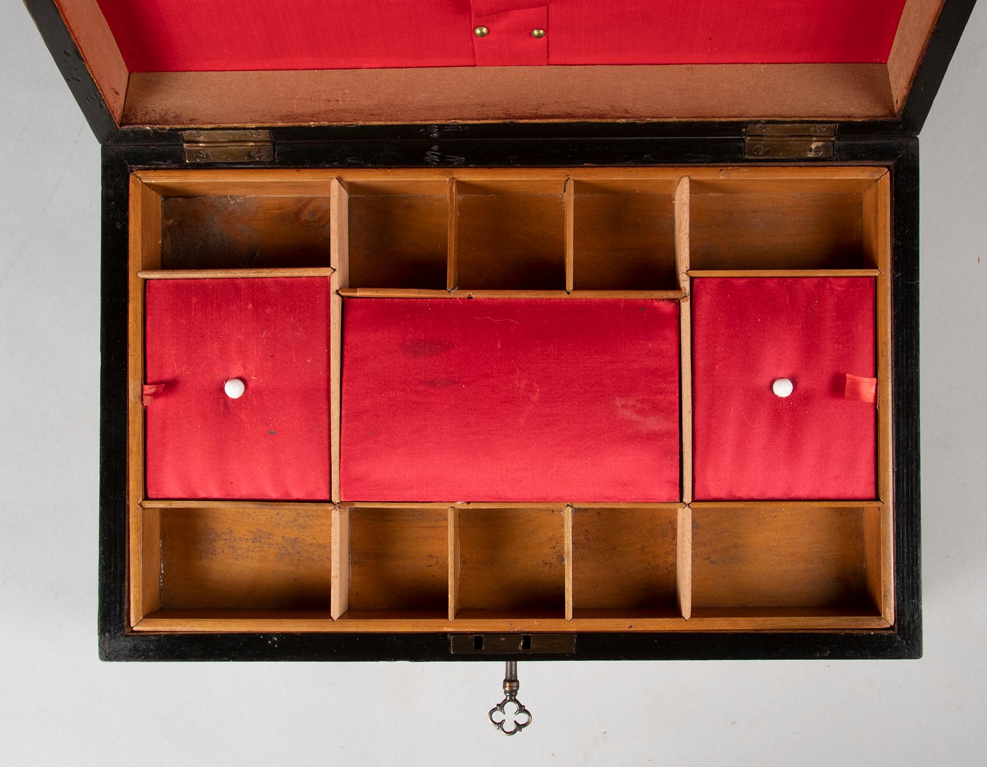19th Century English Burl Walnut Veneer Inlayed Box 7