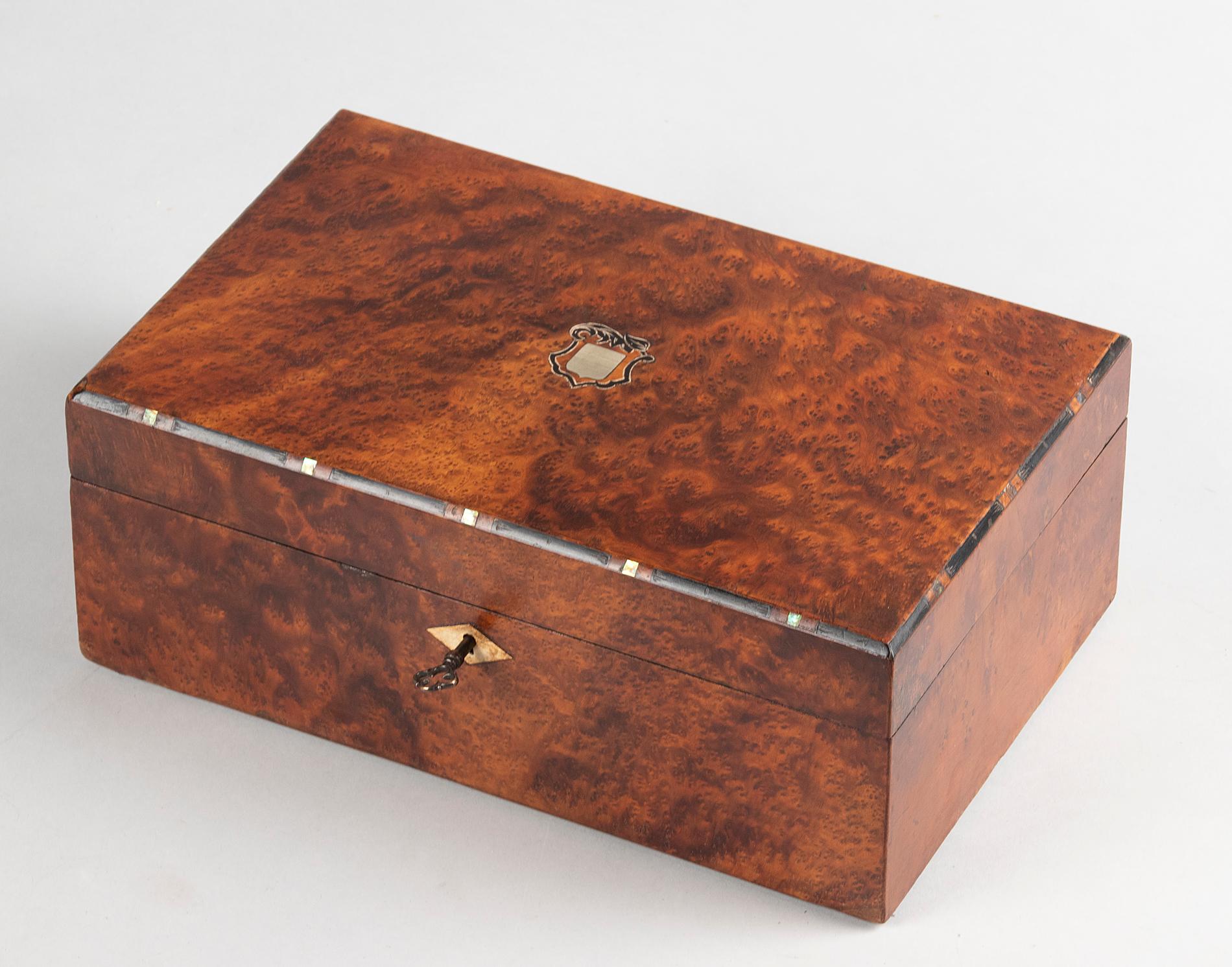 Victorian 19th Century English Burl Walnut Veneer Inlayed Box