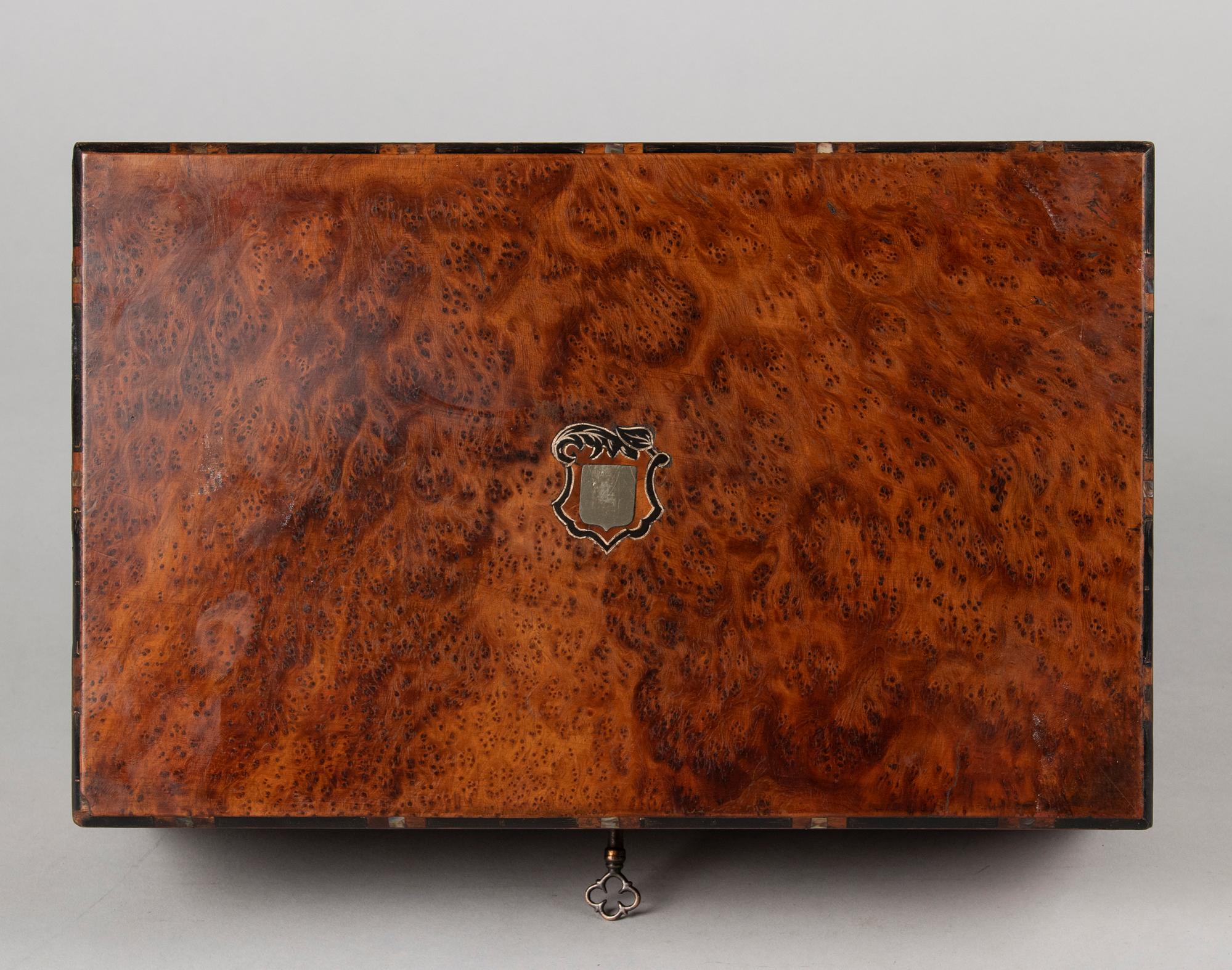 British 19th Century English Burl Walnut Veneer Inlayed Box