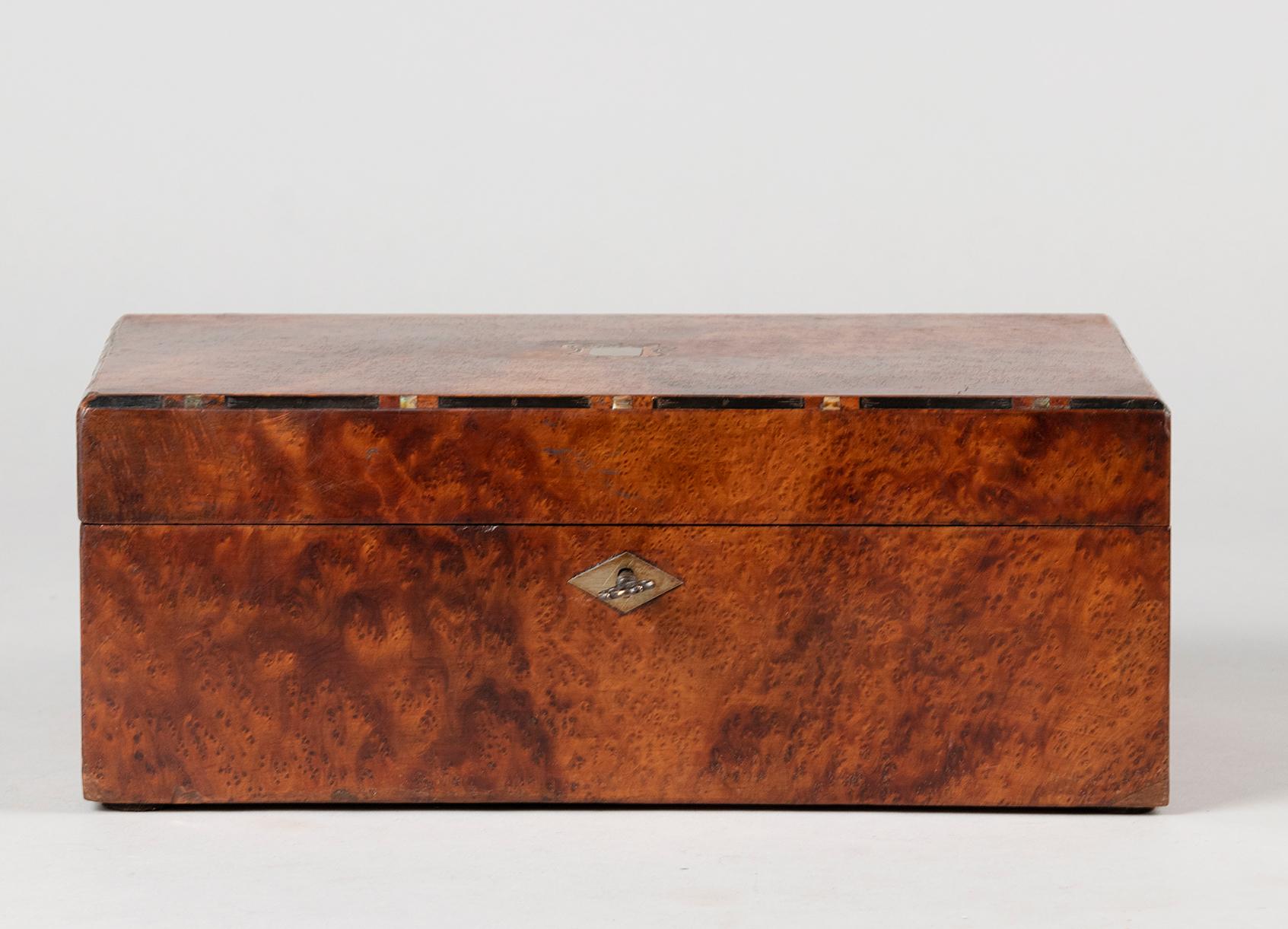 Wood 19th Century English Burl Walnut Veneer Inlayed Box