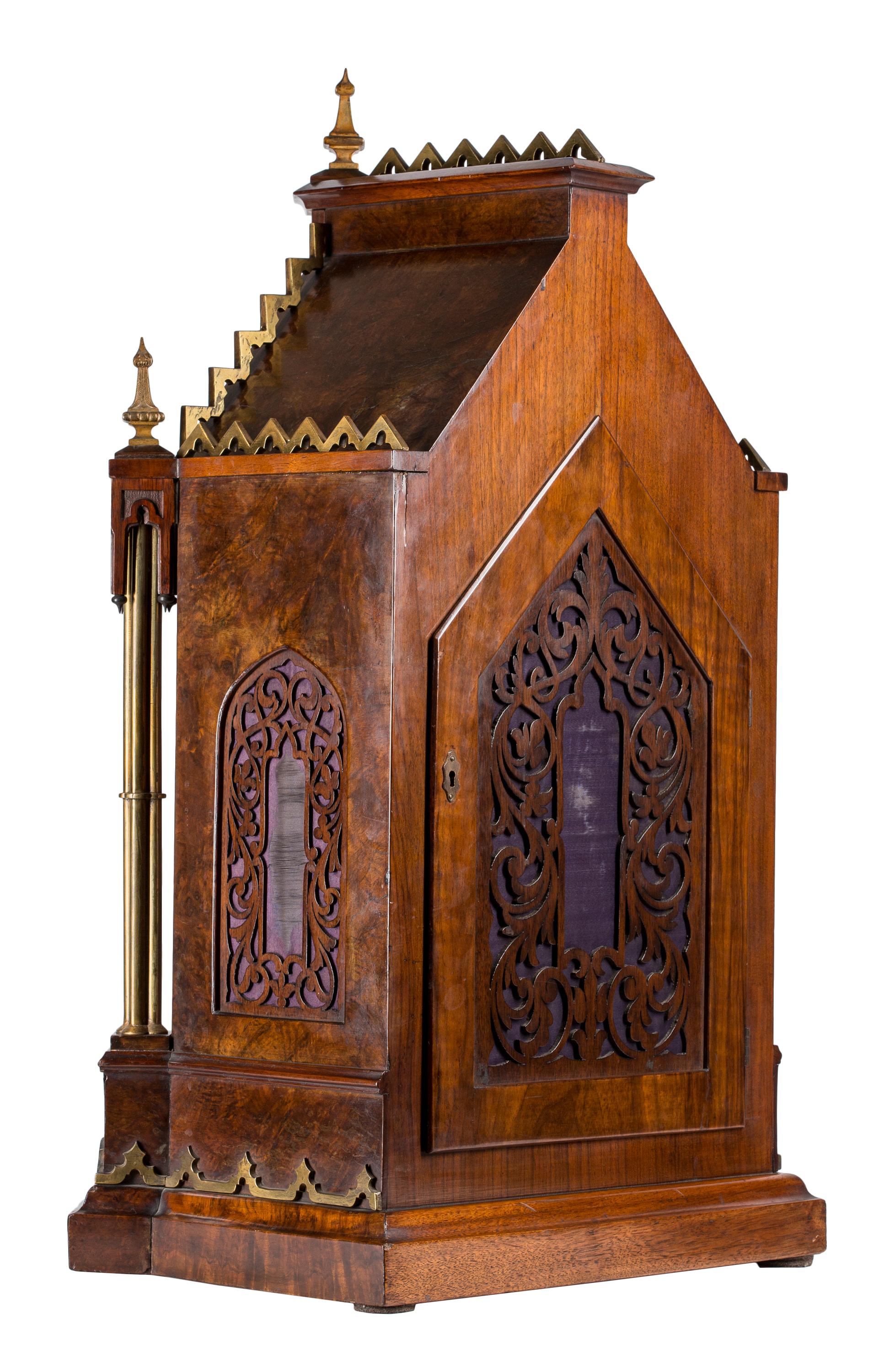 19th Century English Burl Wood Cathedral Style Victorian Gothic Mantel Clock In Good Condition In Madrid, ES