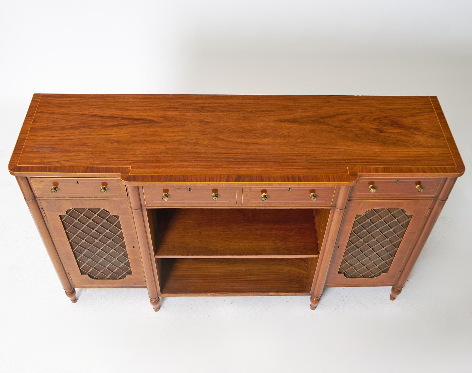 Rompemuros inglés de caoba burlwood del siglo XIX decorado con incrustaciones estilo Regencia en venta 1