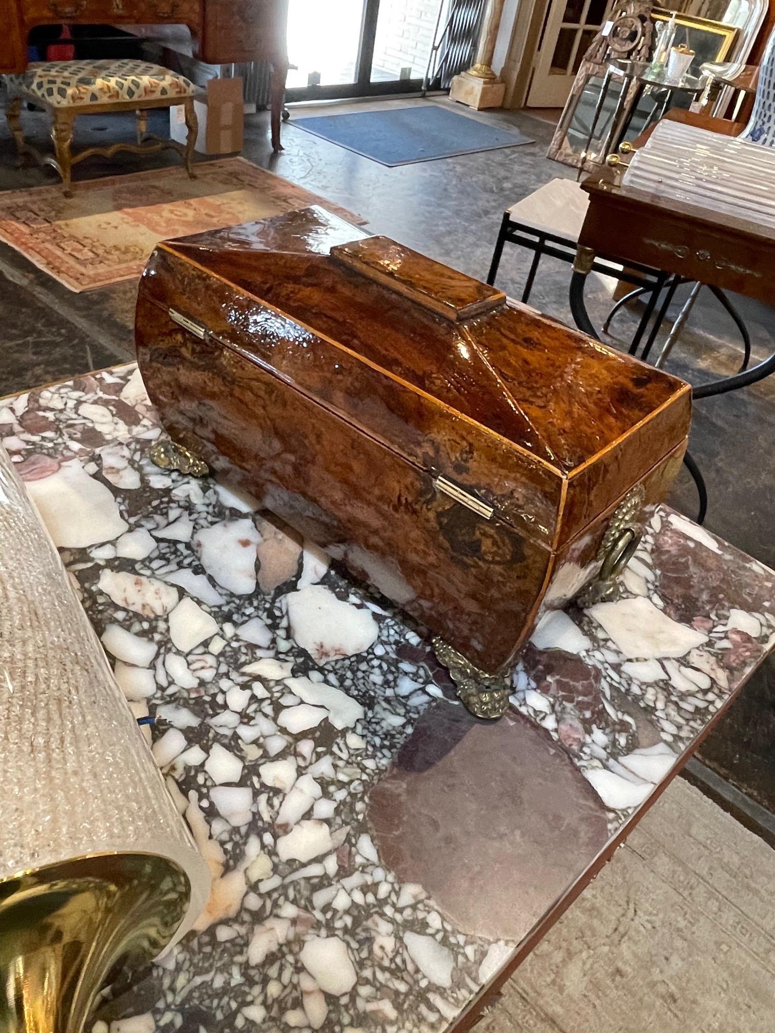 19th Century English Burl Wood Tea Caddy In Good Condition In Dallas, TX