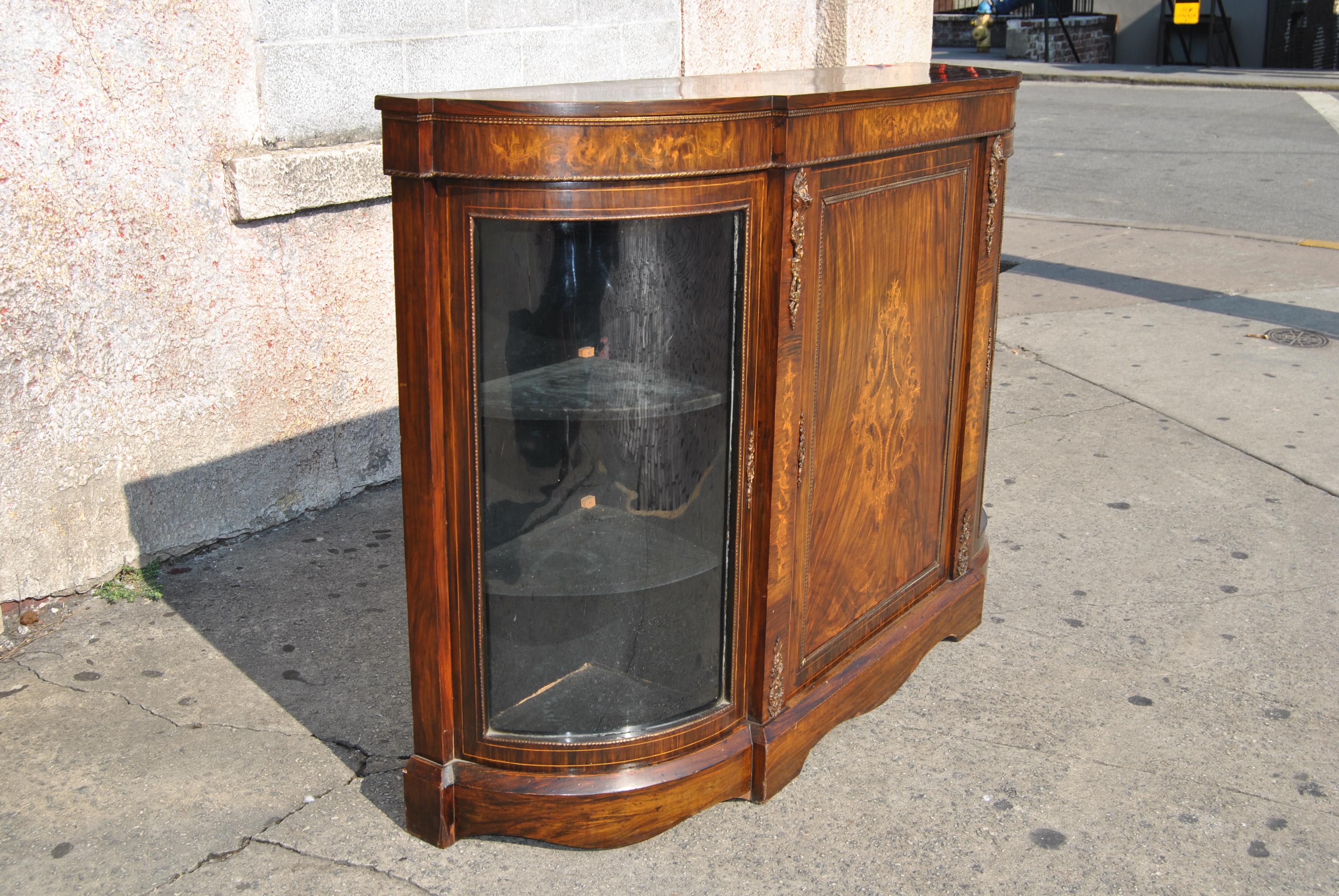 19th Century English Burr Walnut Credenza In Good Condition In Savannah, GA