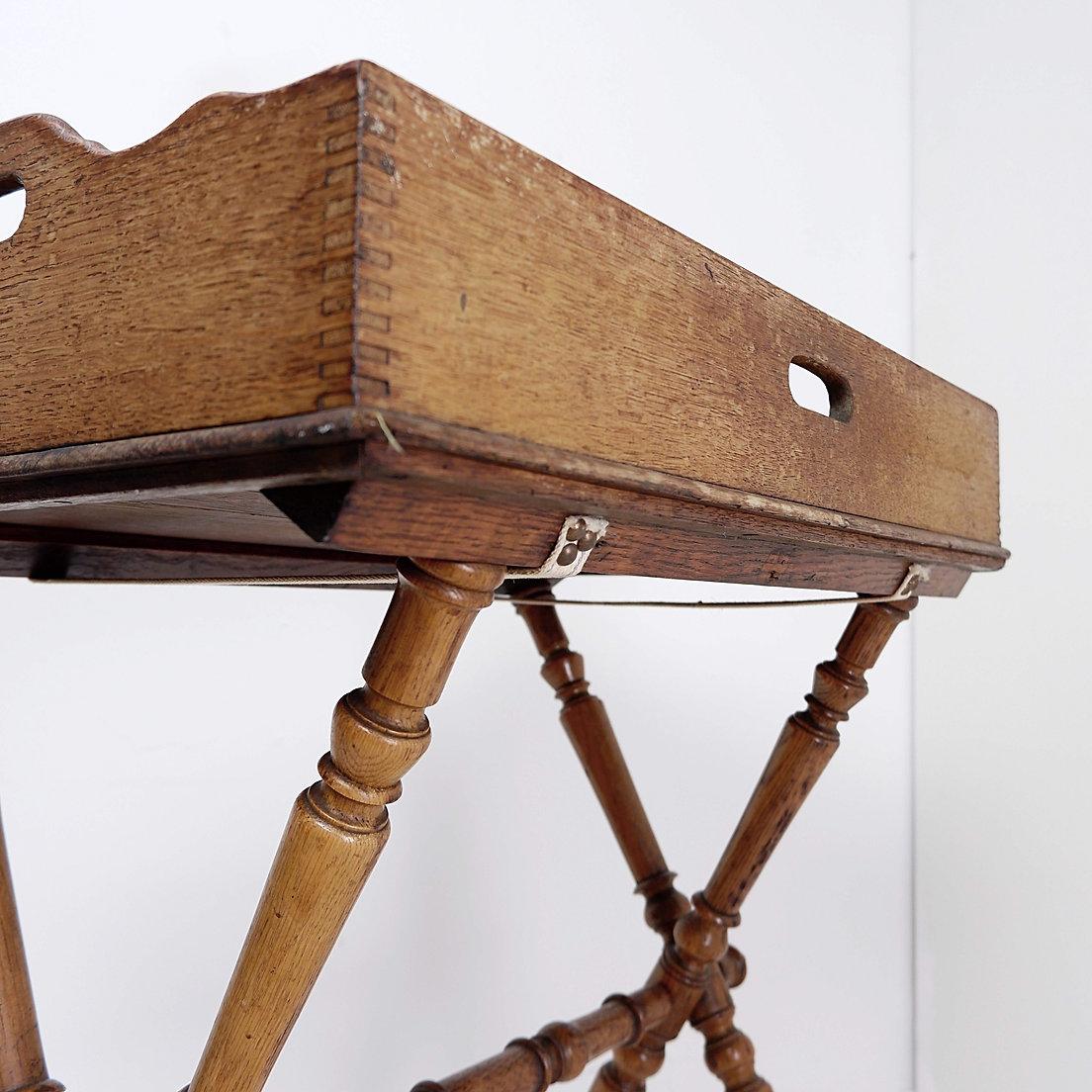 Table à plateau de majordome anglaise du 19ème siècle en vente 4