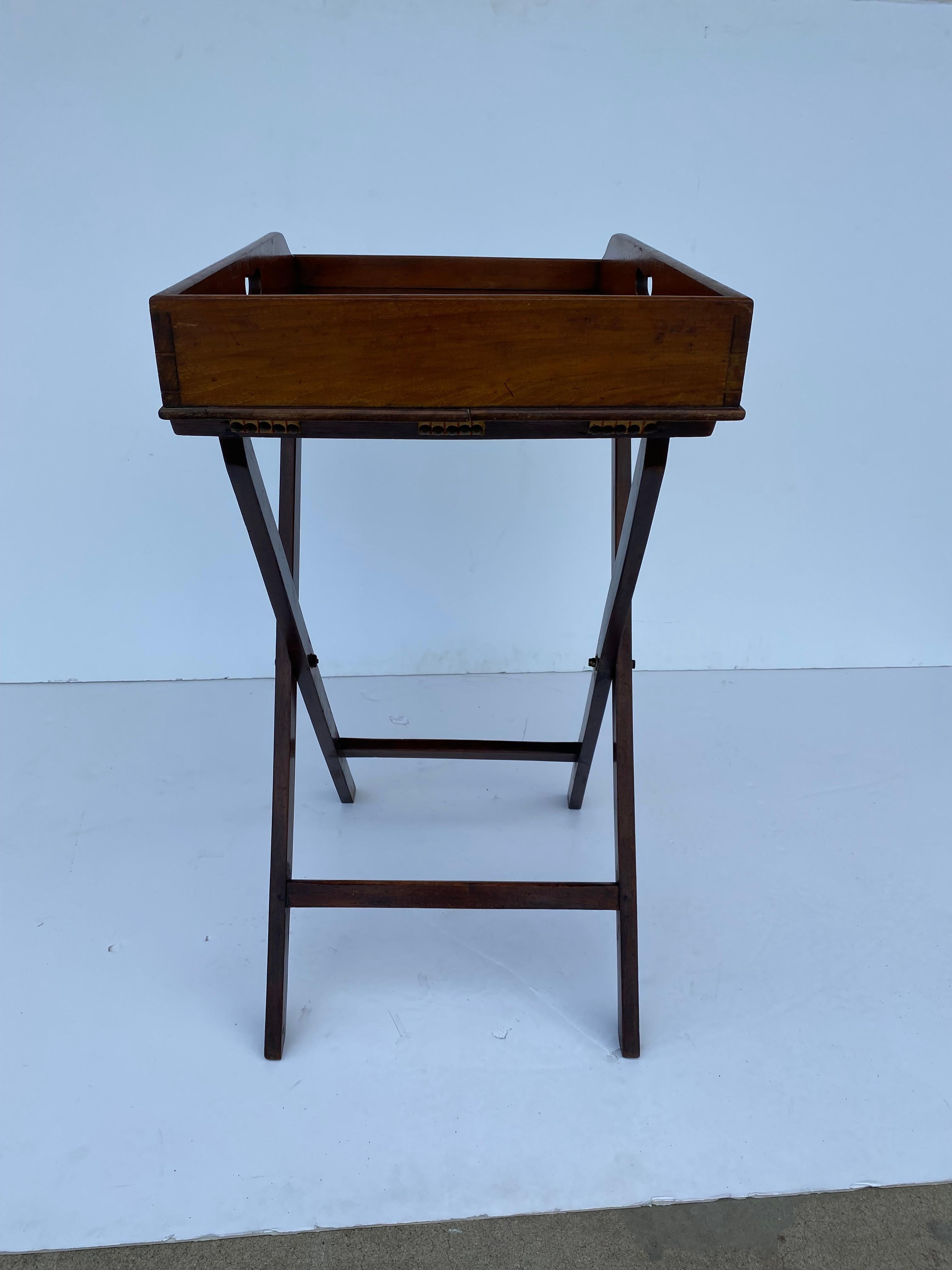 Englischer Butlers-Tabletttisch aus dem 19. Jahrhundert (Mittleres 19. Jahrhundert) im Angebot