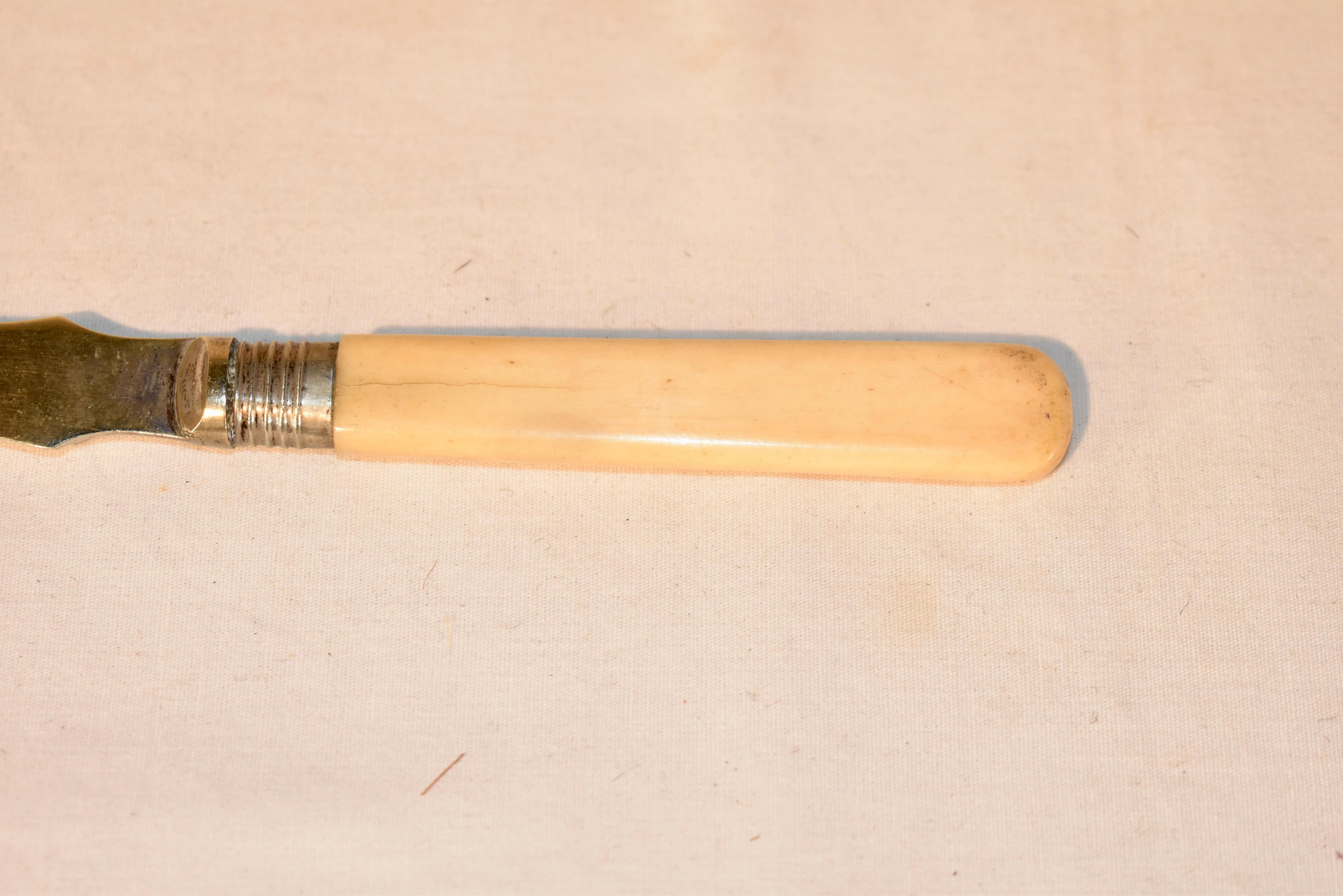 Englisches Buttermesser aus dem 19. (Graviert) im Angebot