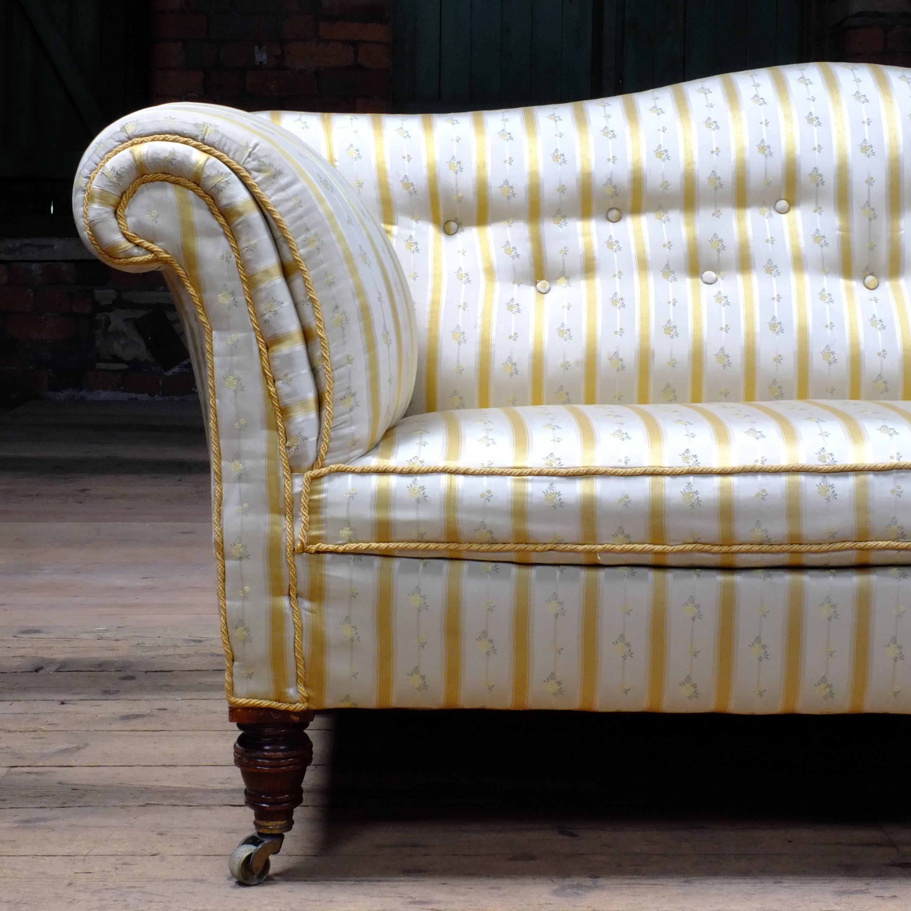 Victorian 19th Century English Camel Back Sofa in the Style of Howard & Sons, c1880