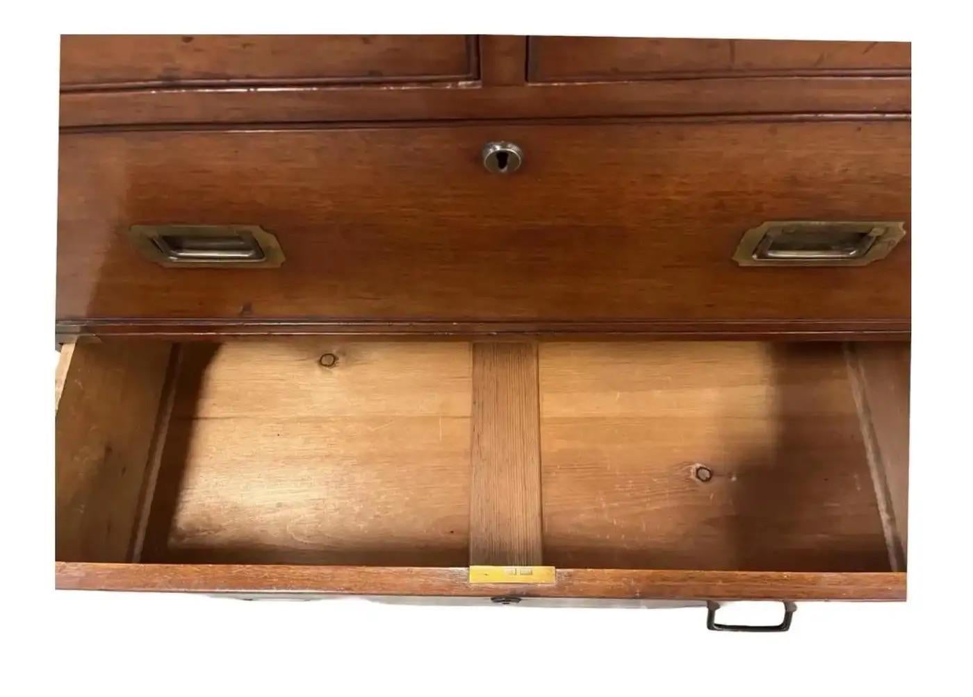 Cassettiera Campaigner inglese del 19° secolo In condizioni buone in vendita a Carmine, TX