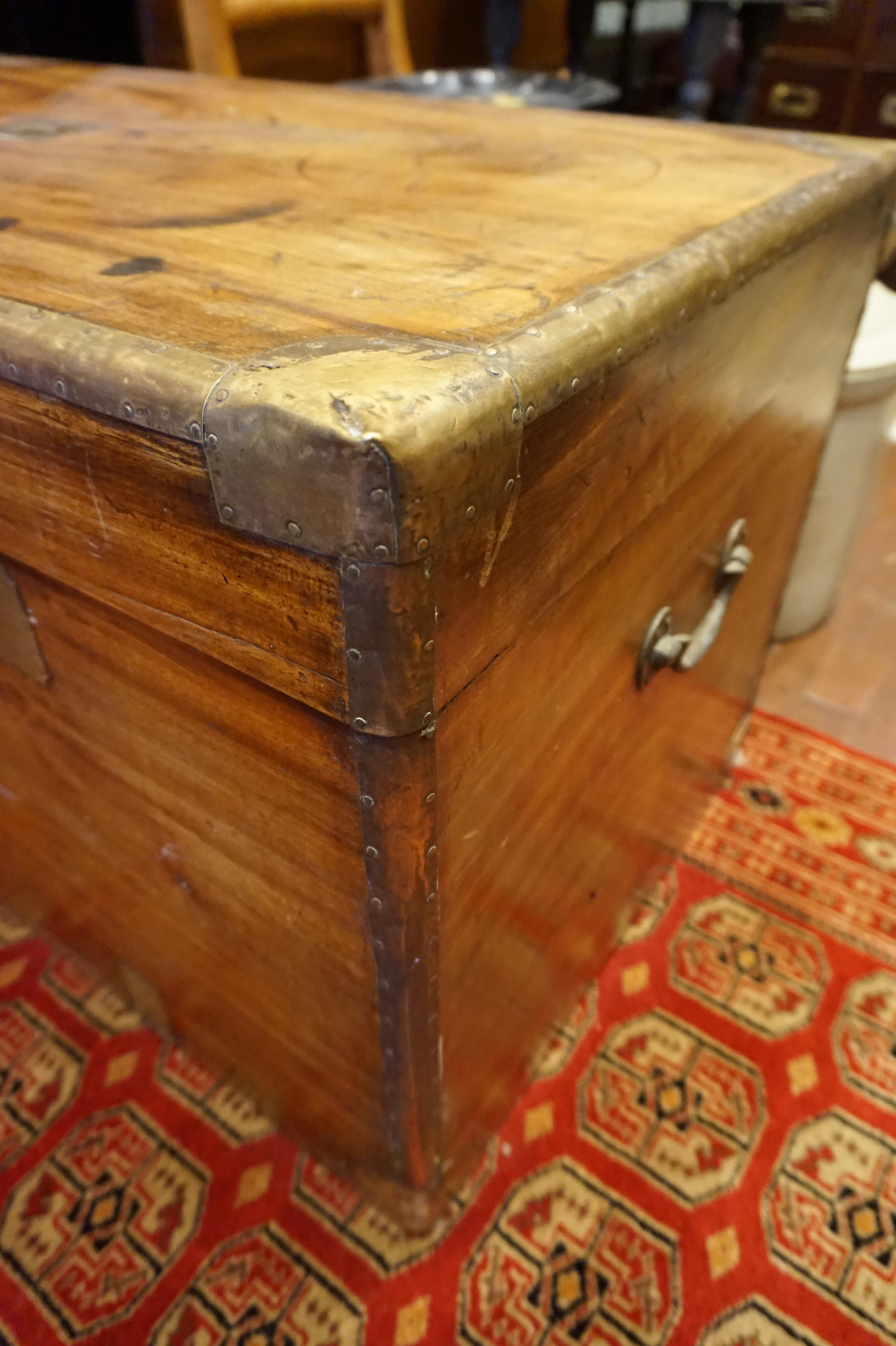 19th Century English Camphor Campaign Chest In Good Condition In Vancouver, British Columbia