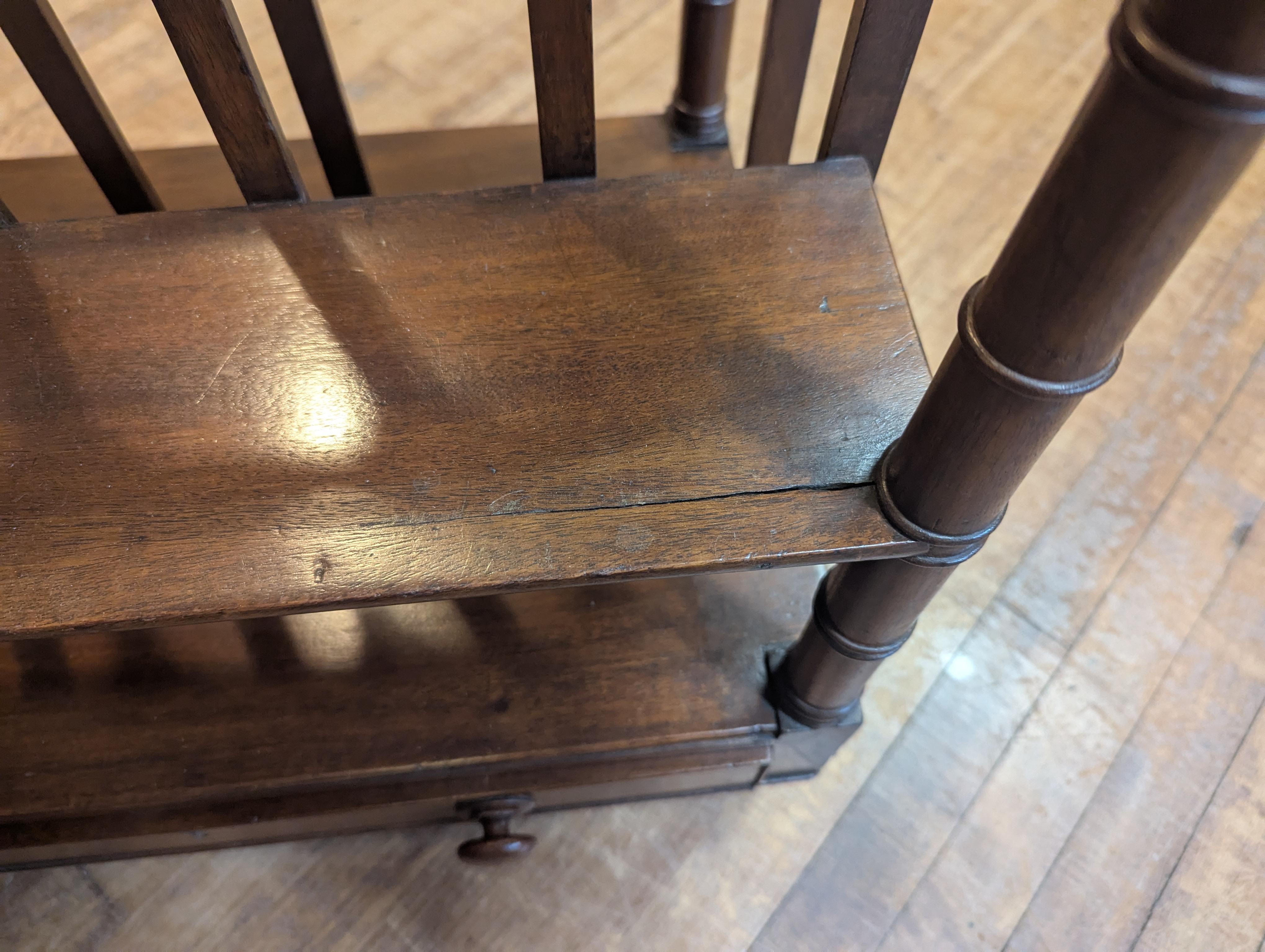 Caja para libros Canterbury inglesa del siglo XIX Regencia en venta