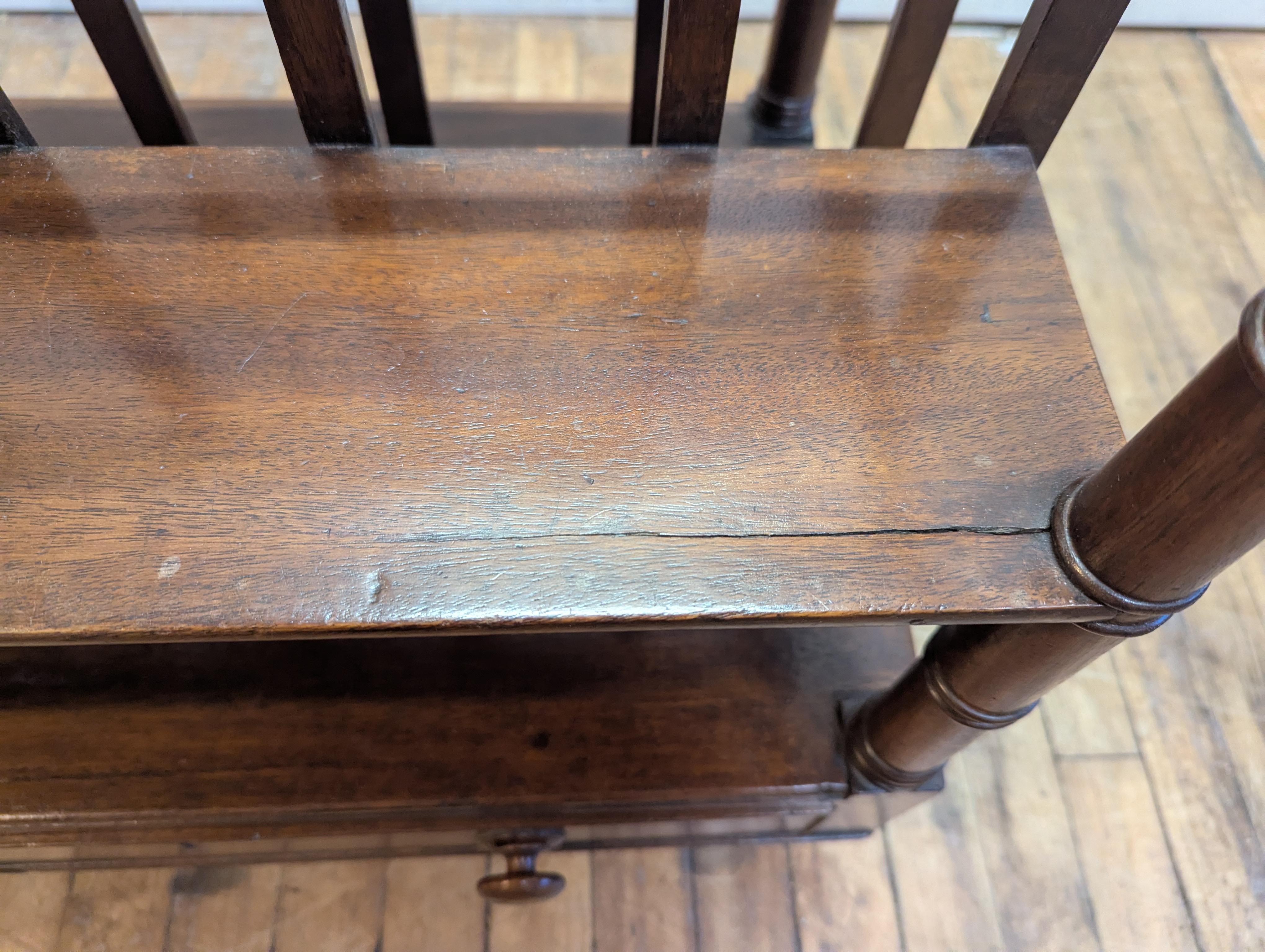 Caja para libros Canterbury inglesa del siglo XIX en Bueno estado para la venta en New York, NY