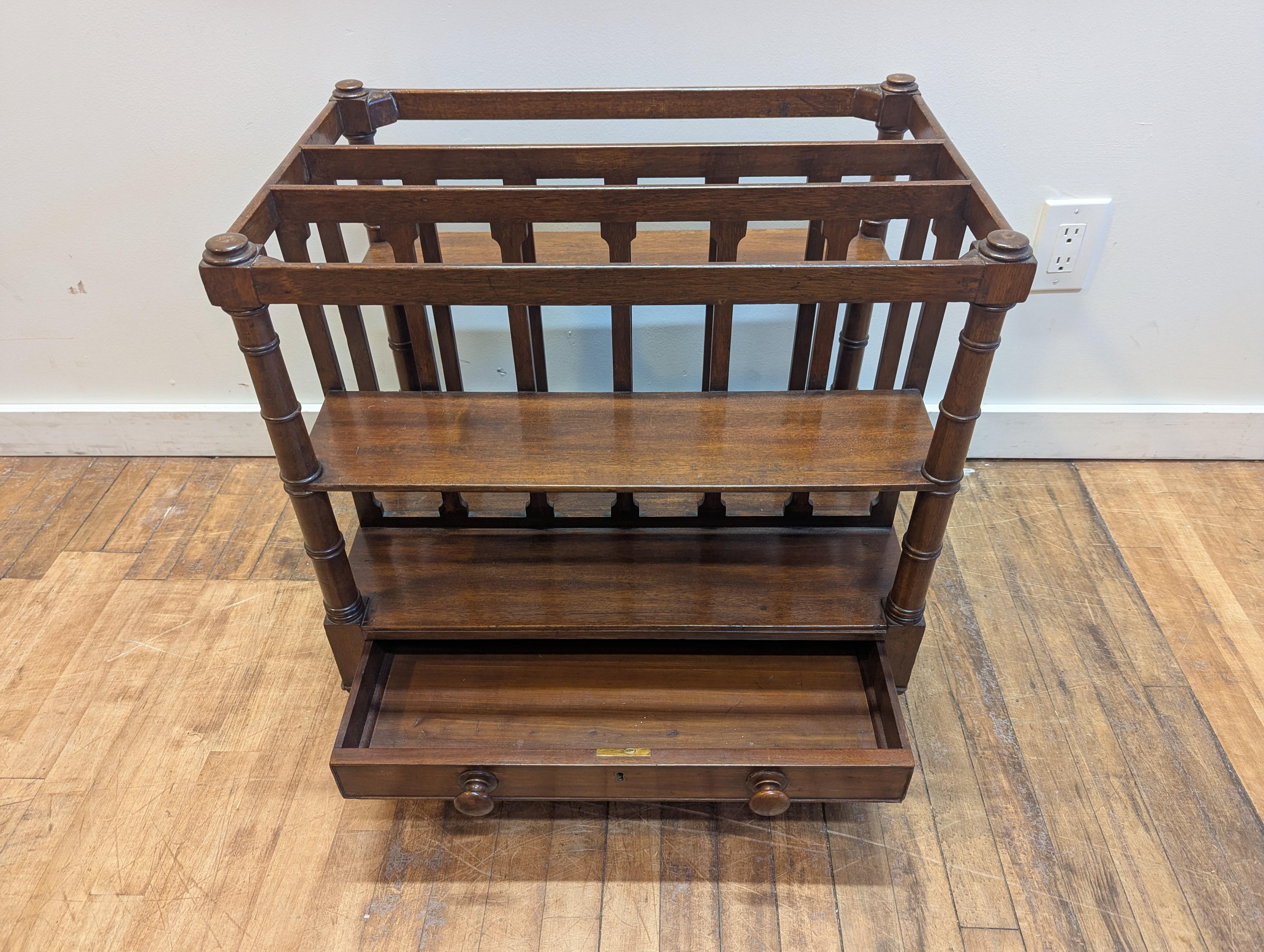 Caja para libros Canterbury inglesa del siglo XIX en venta 1