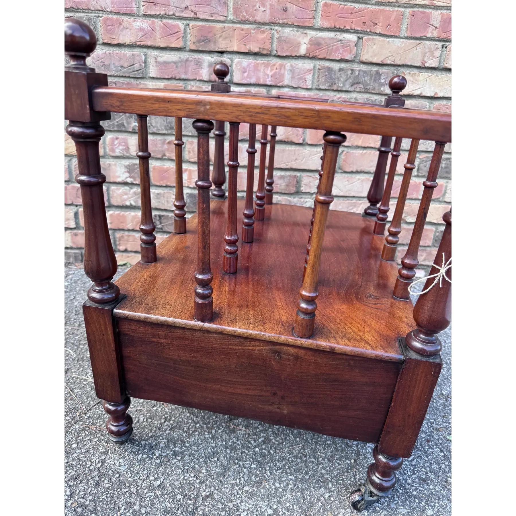 Scaffale Canterbury inglese del XIX secolo in vendita 3