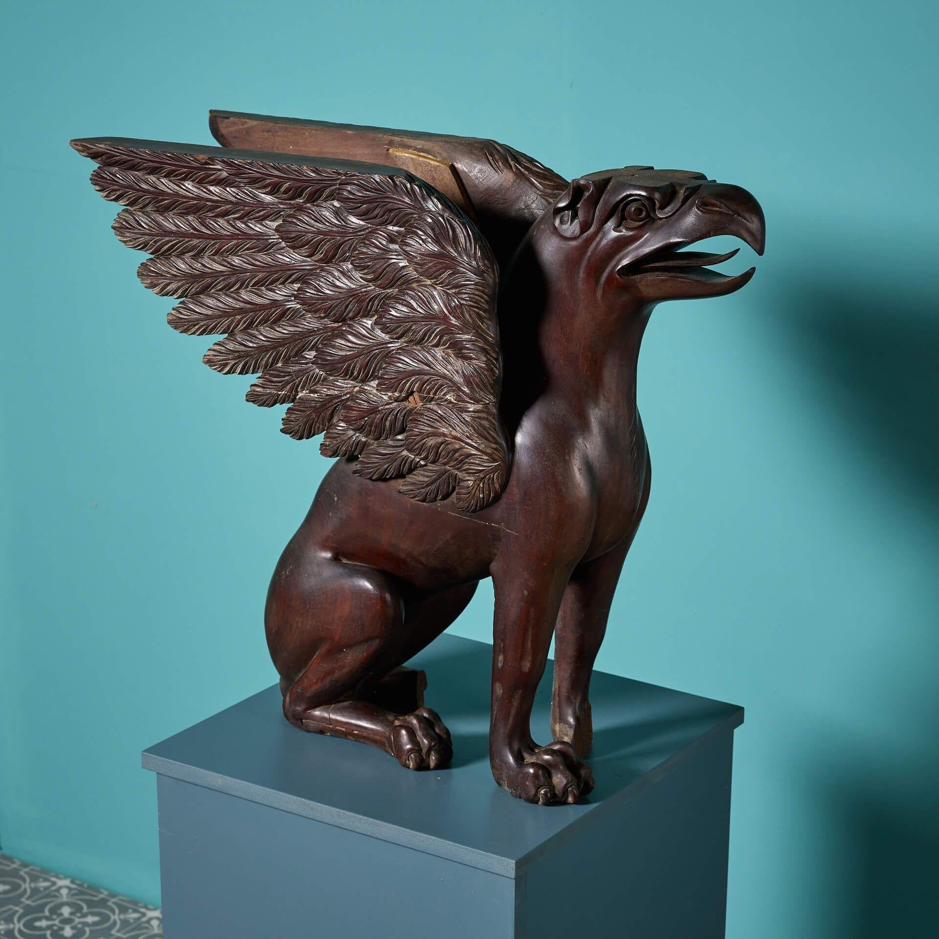 Anglais Sculpture de griffon en acajou sculpté du 19e siècle, Angleterre en vente