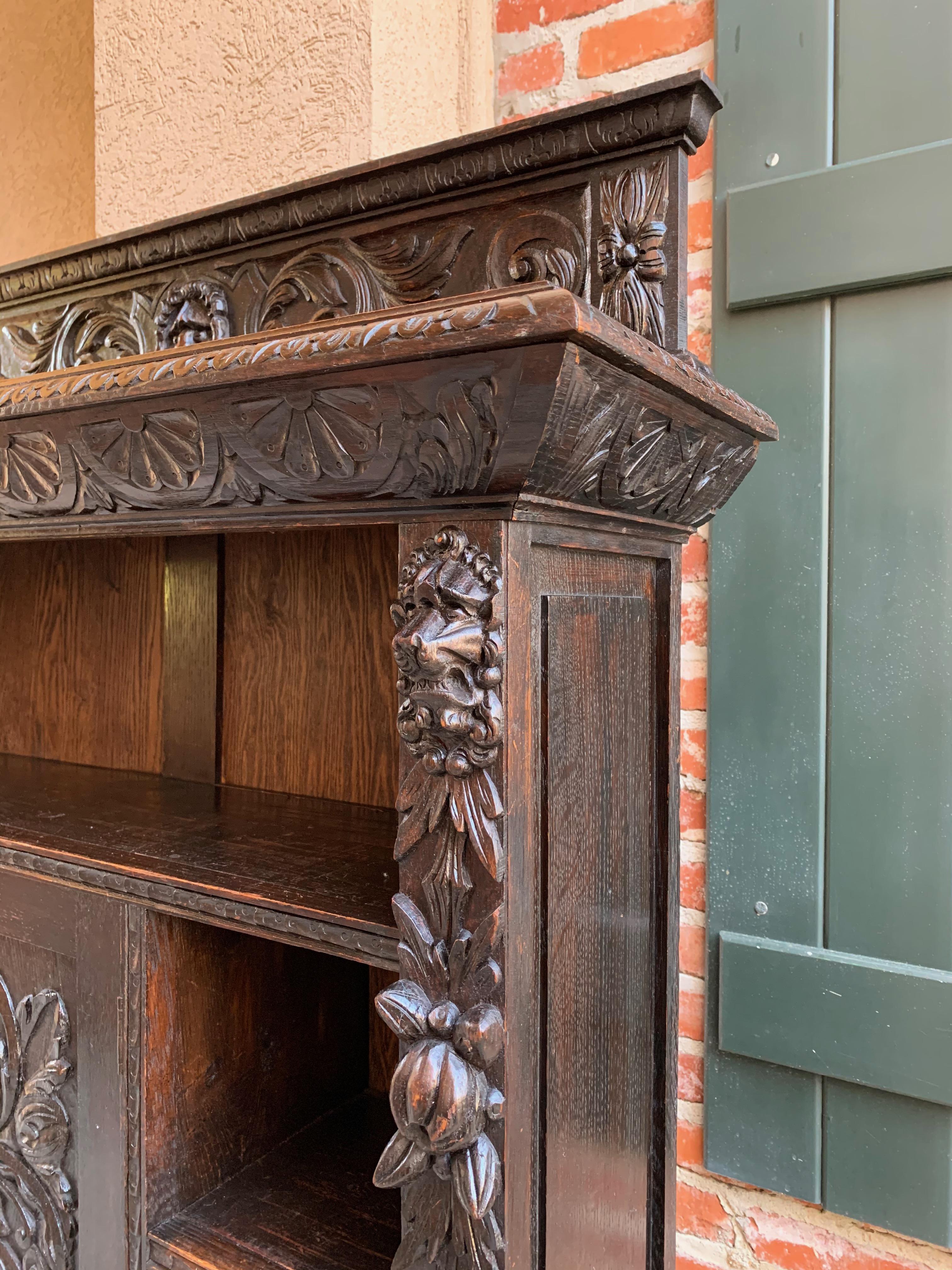19th Century English Carved Oak Bookcase Cabinet Renaissance Baroque Book Shelf In Good Condition In Shreveport, LA