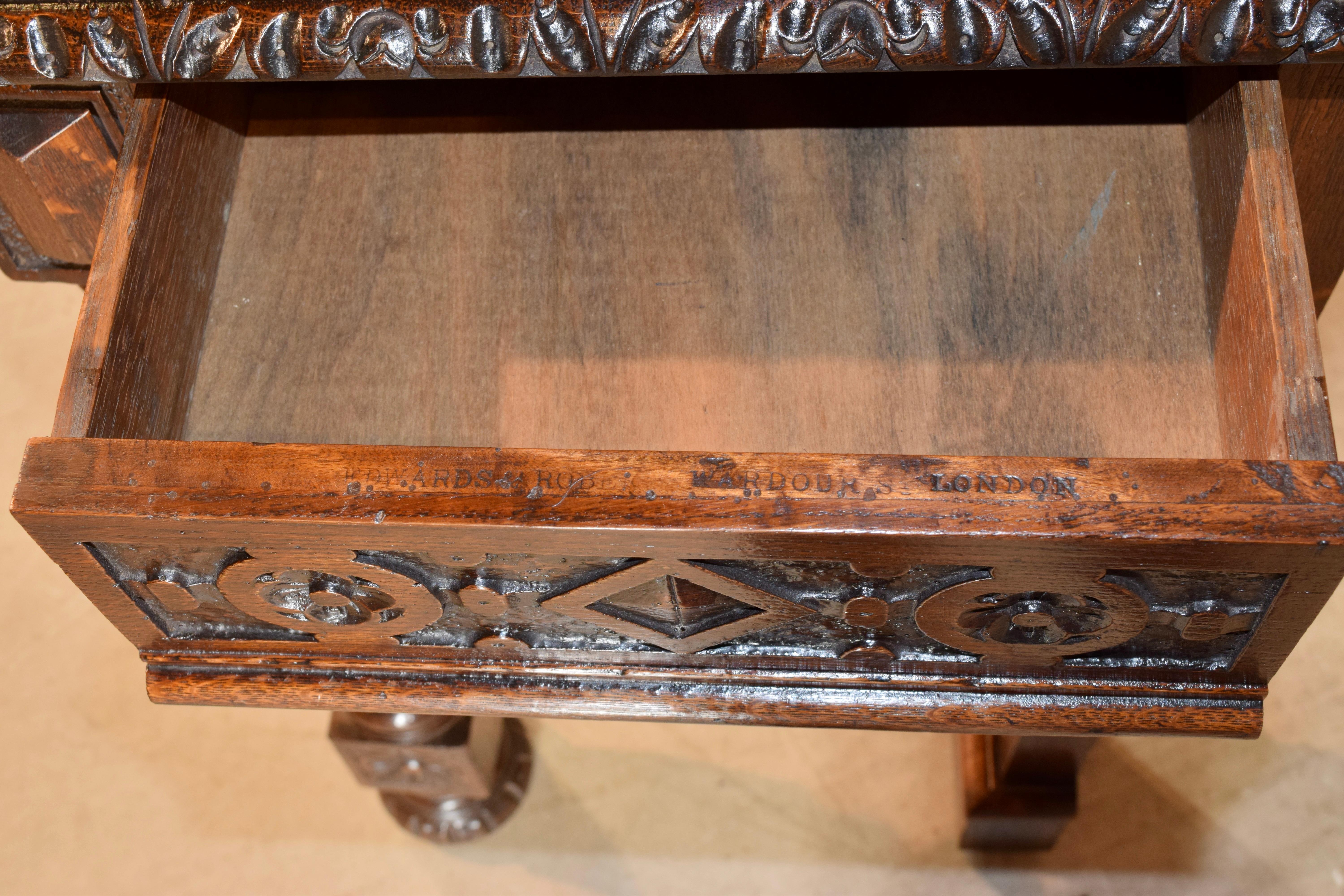 Englischer Konsolentisch aus geschnitzter Eiche aus dem 19. Jahrhundert im Zustand „Gut“ im Angebot in High Point, NC