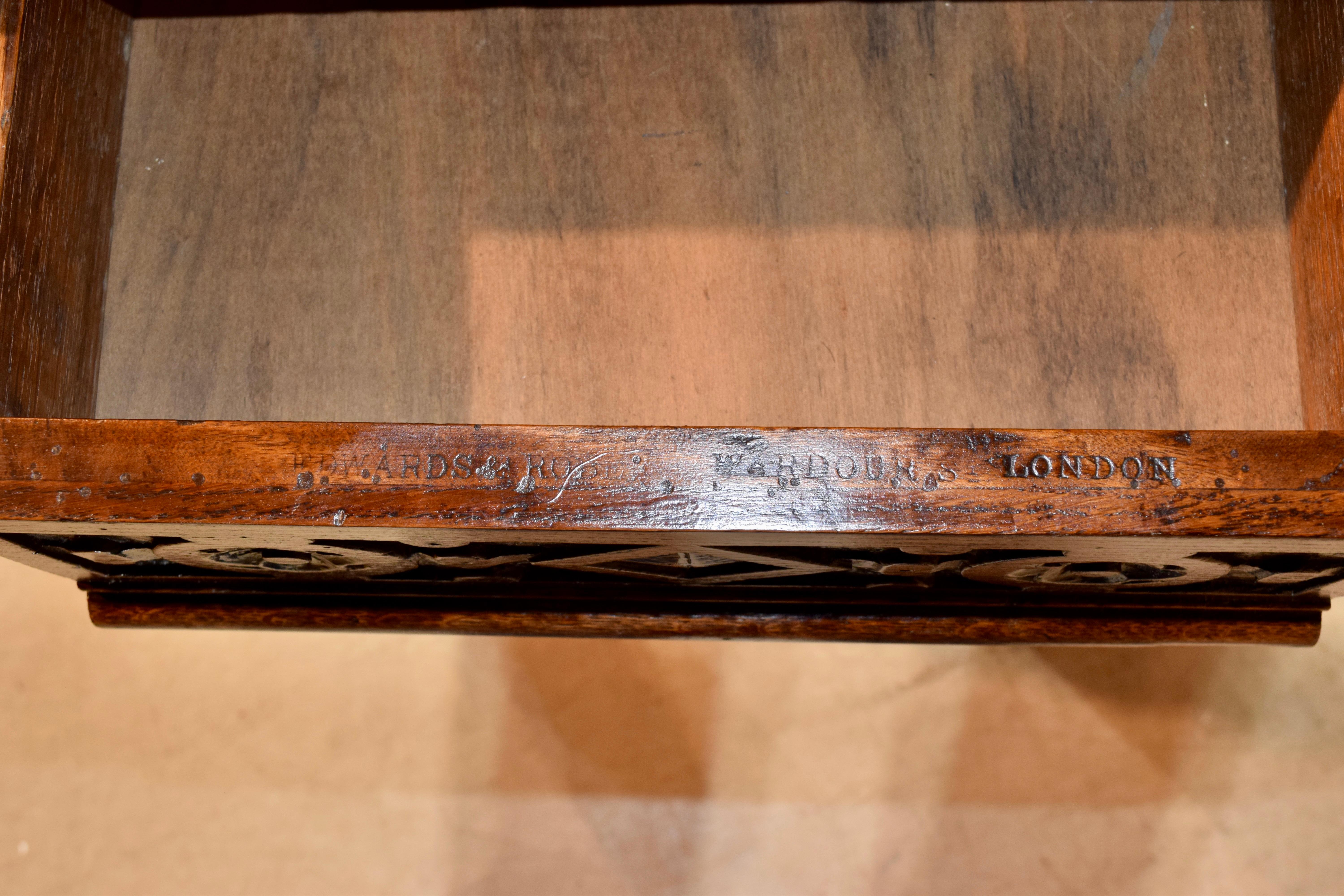 Englischer Konsolentisch aus geschnitzter Eiche aus dem 19. Jahrhundert (Eichenholz) im Angebot