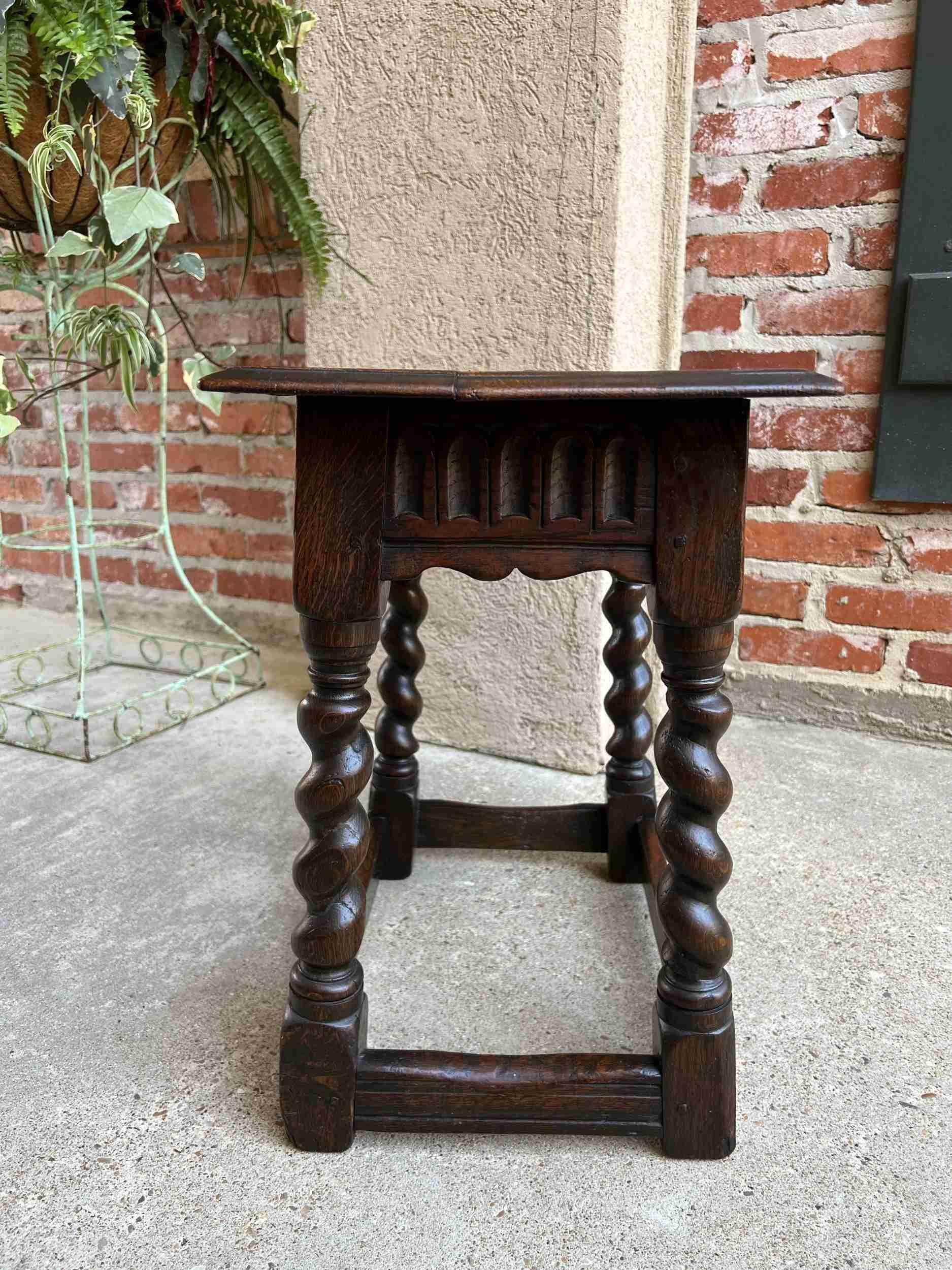 19th Century English Carved Oak Jacobean Joint Stool Bench Barley Twist Pegged In Good Condition In Shreveport, LA