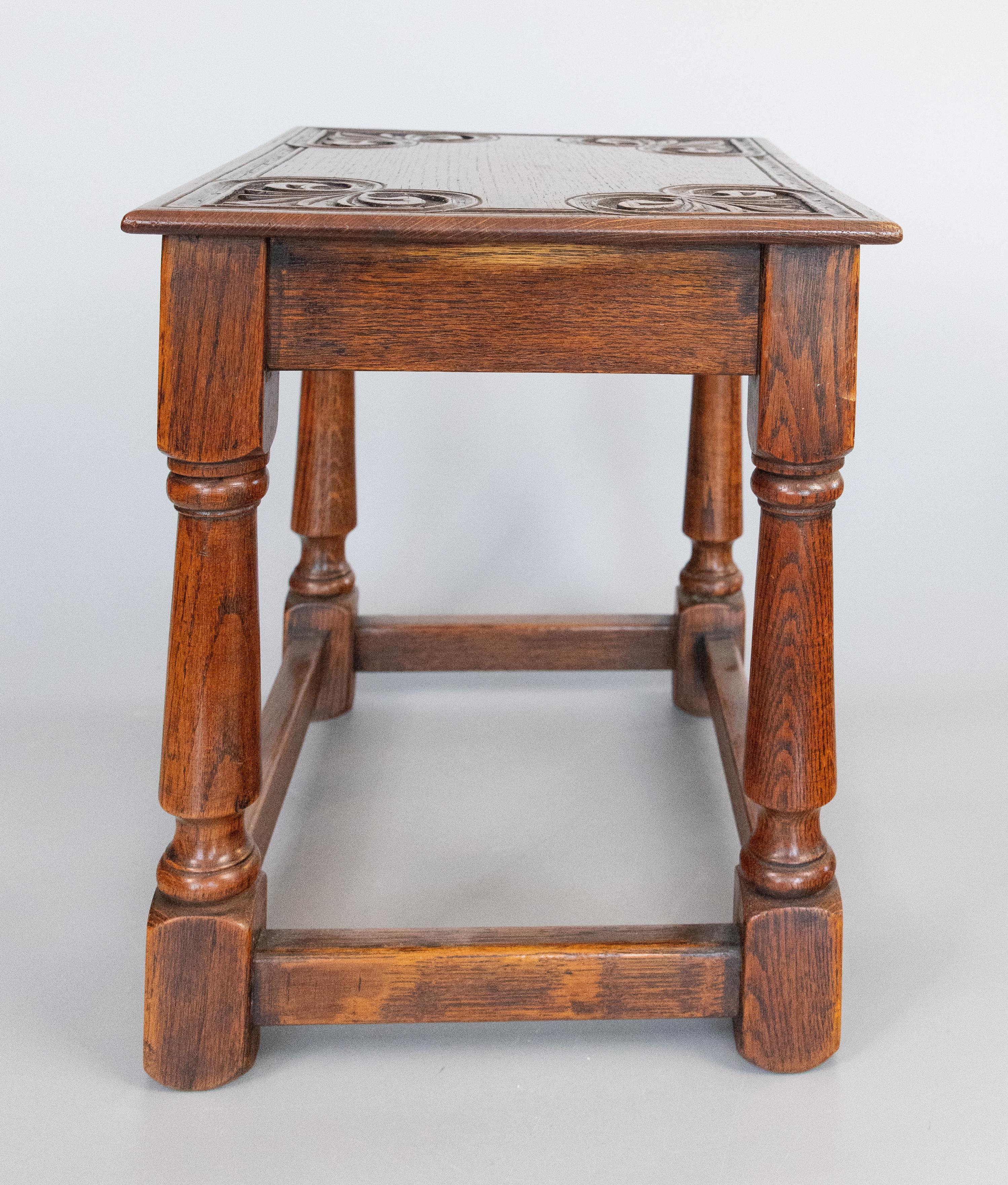 Mesa auxiliar de madera de roble tallada inglesa del siglo XIX con clavijas Transformado en venta