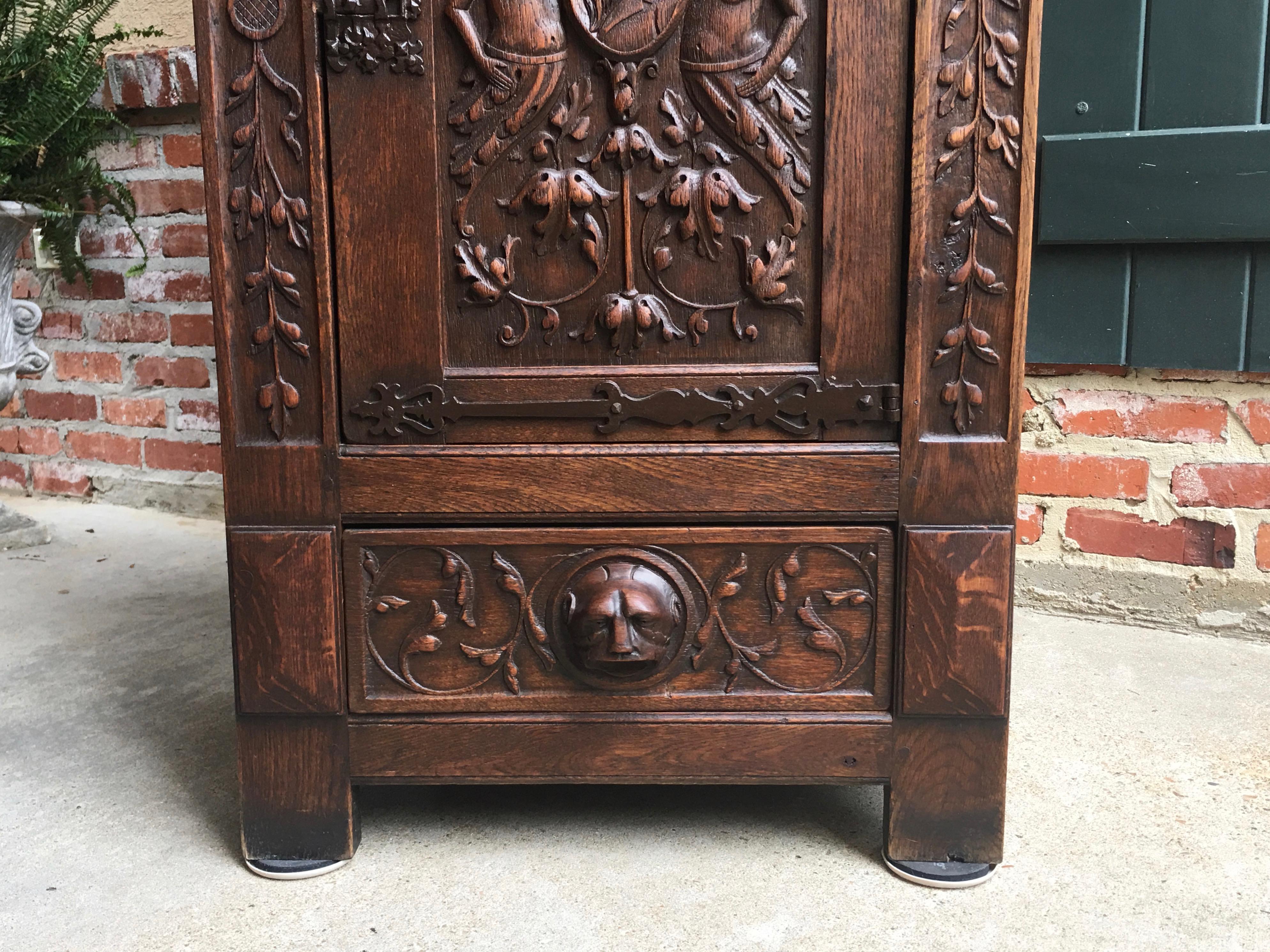 19th century English Carved Oak Renaissance Gothic Cabinet Bronze Stand Bookcase In Good Condition In Shreveport, LA