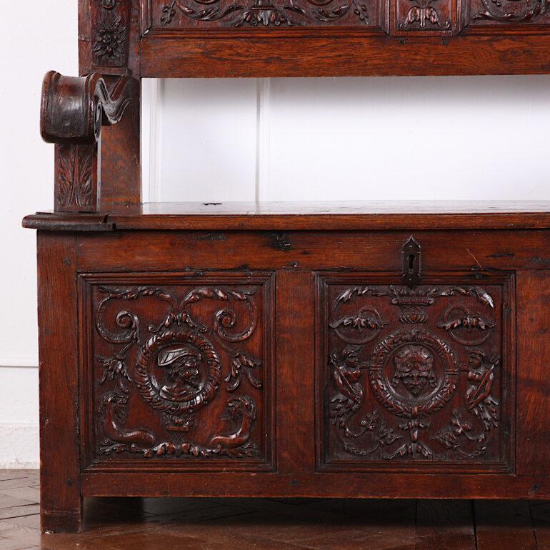 19th Century English Carved Oak Renaissance Revival Hall Bench In Good Condition In Vancouver, British Columbia