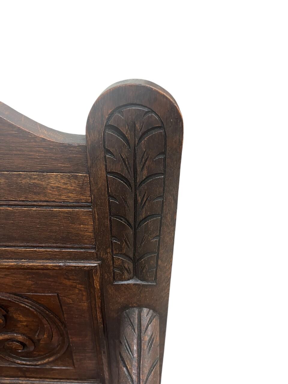 19th Century English Carved Oak Settle In Good Condition In Houston, TX