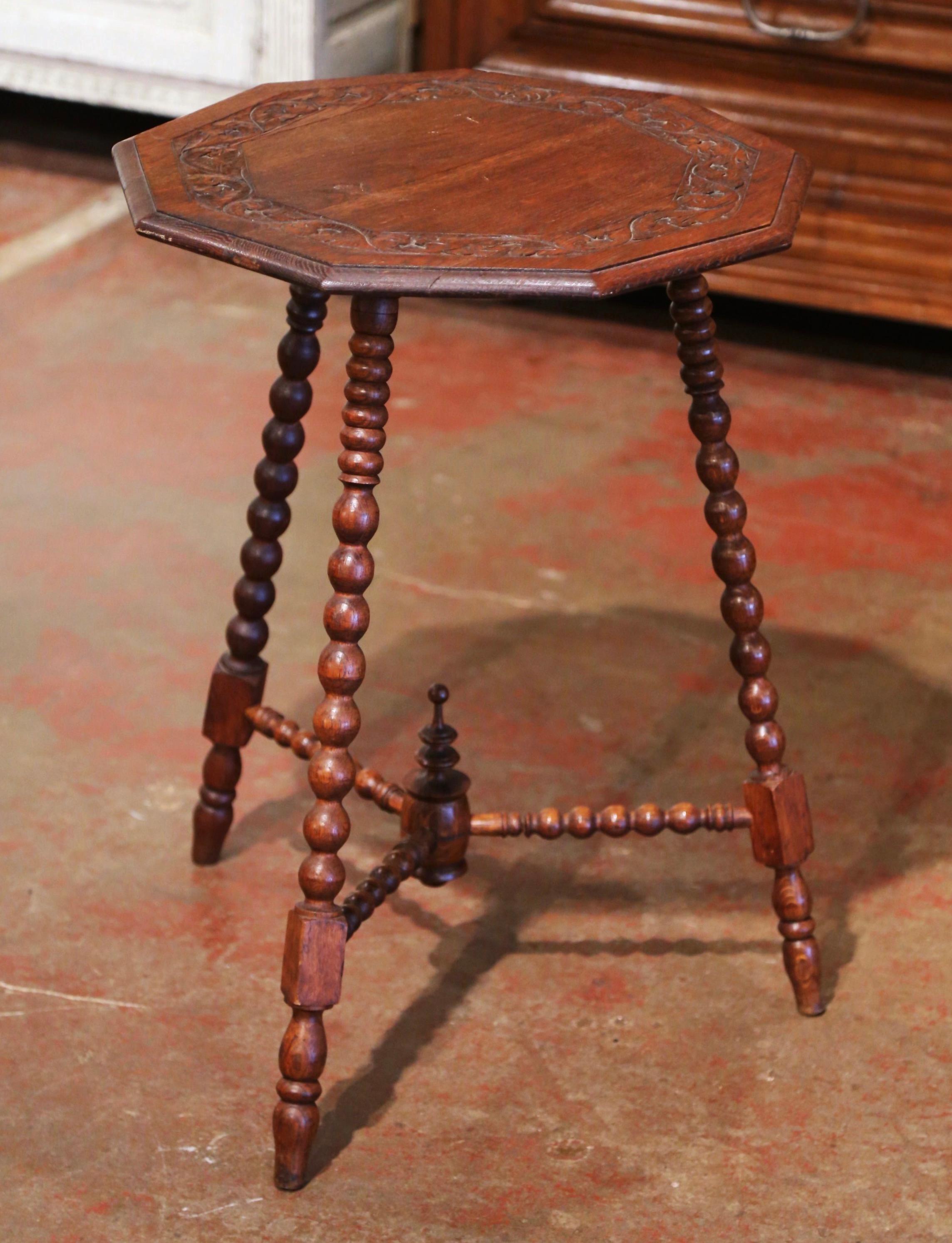 19th Century English Carved Oak Three-Leg Polygon Cricket Table In Excellent Condition In Dallas, TX