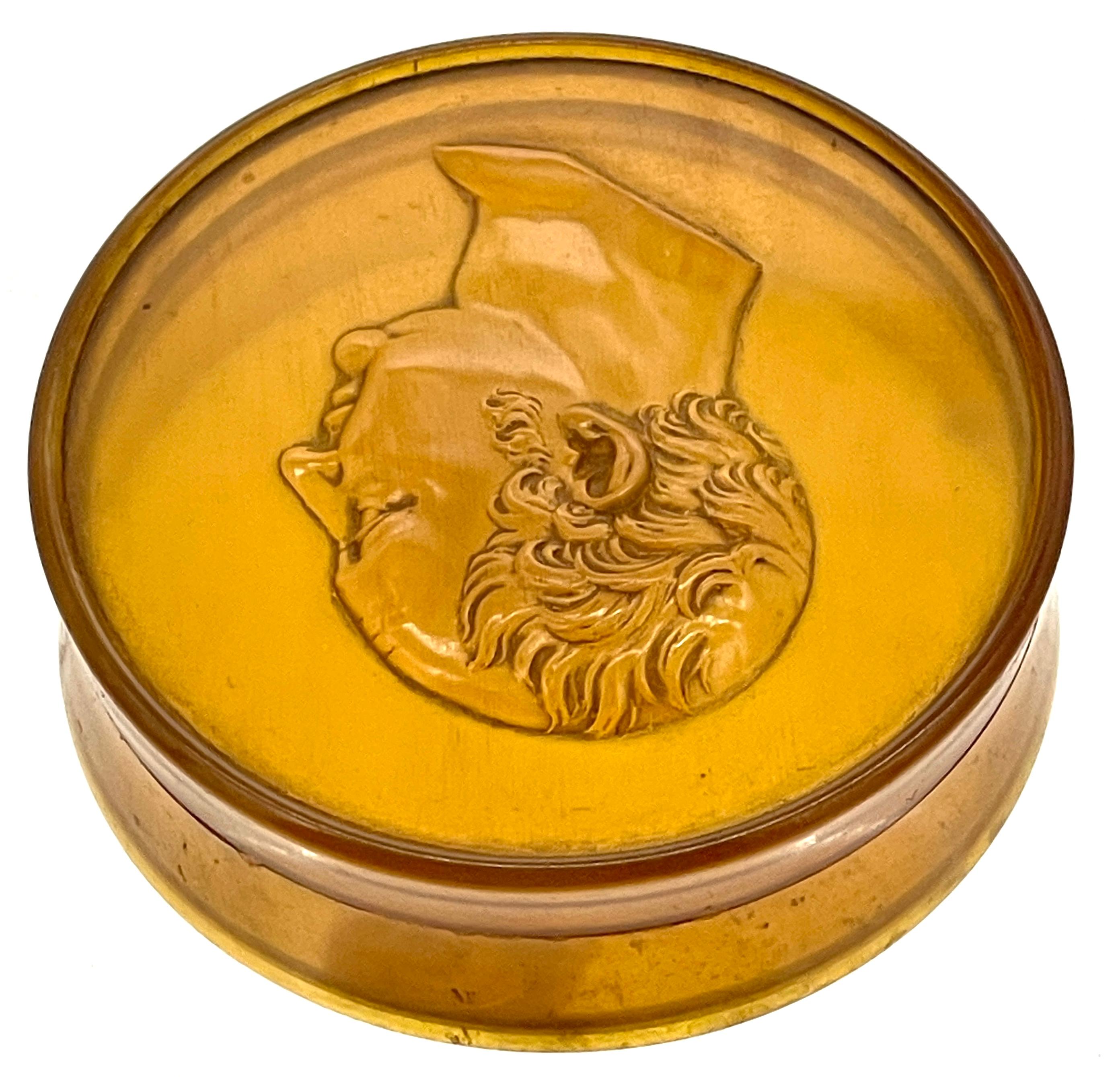 19th Century English Carved & Polished Cow Horn William IV Portrait Patch Box In Good Condition In West Palm Beach, FL