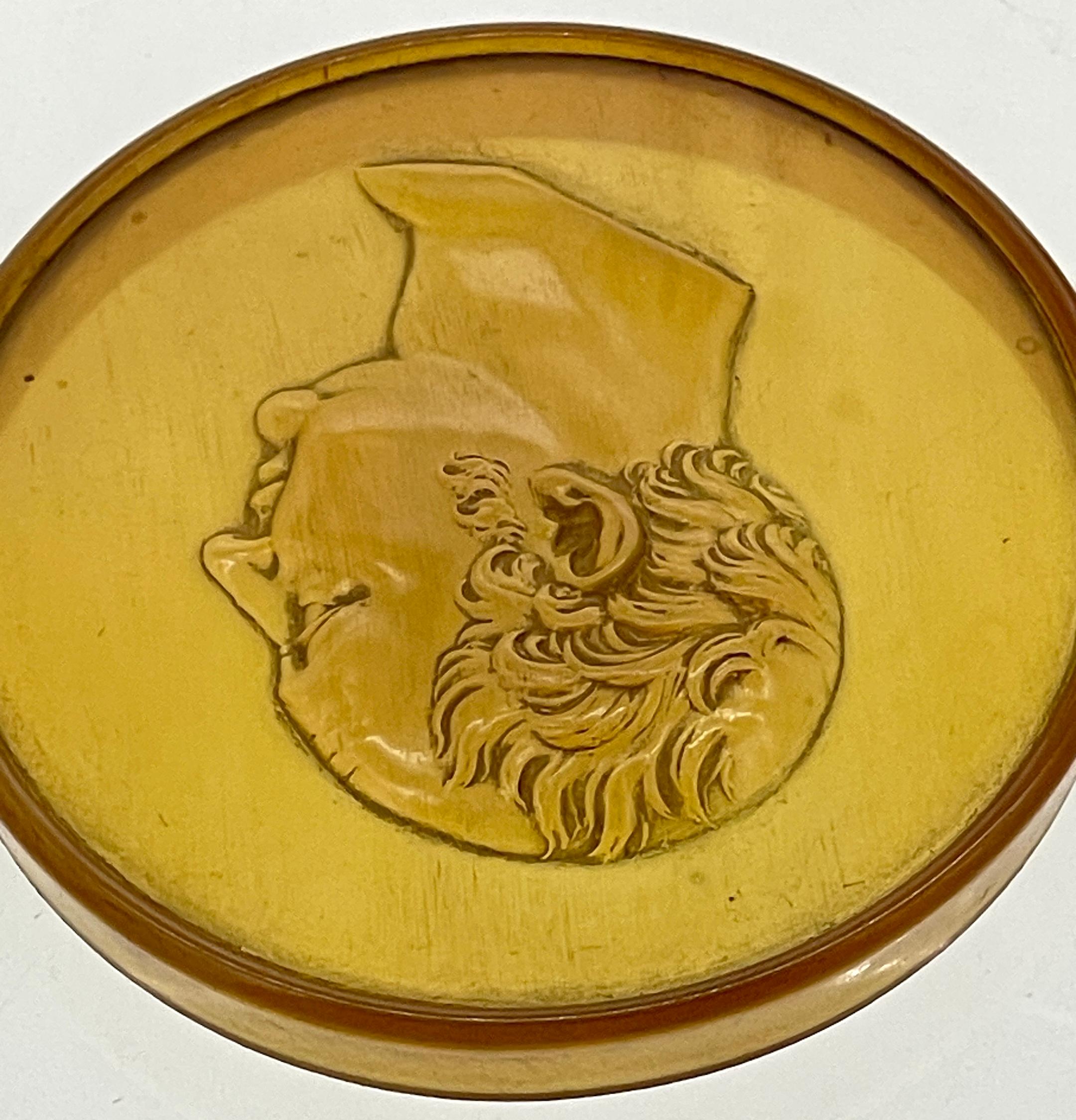 19th Century English Carved & Polished Cow Horn William IV Portrait Patch Box 4