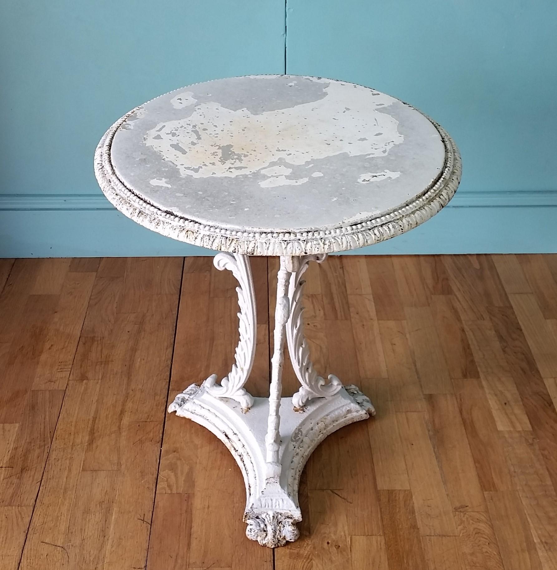 Victorian 19th century English cast iron garden table For Sale