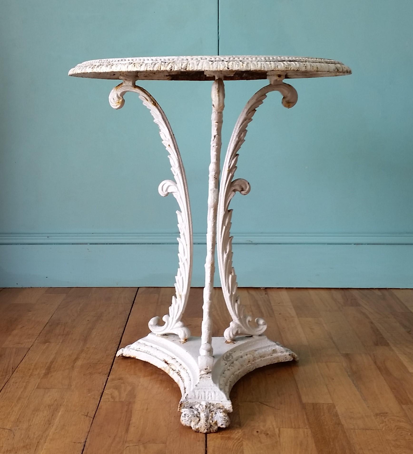 British 19th century English cast iron garden table For Sale