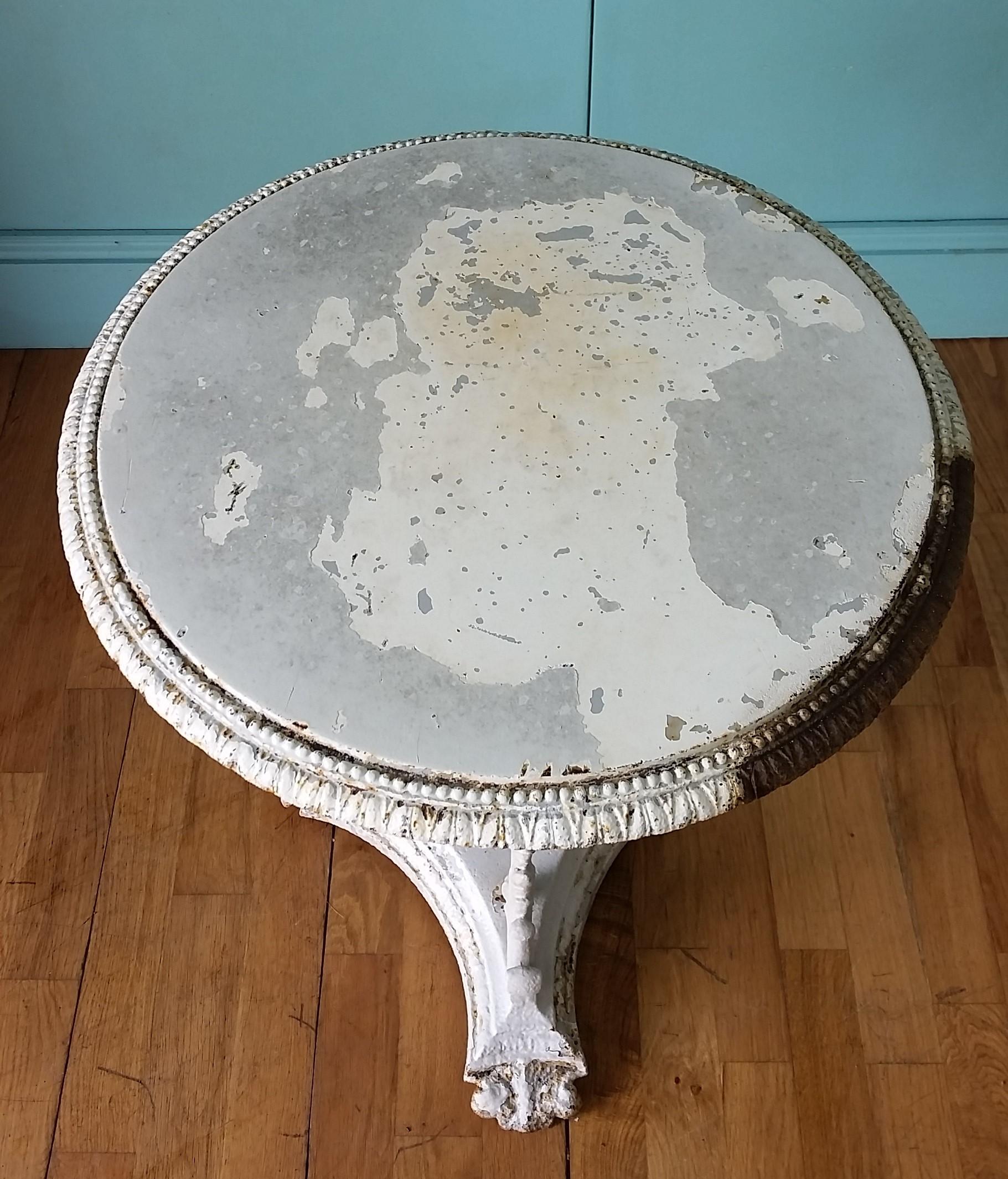 Painted 19th century English cast iron garden table For Sale