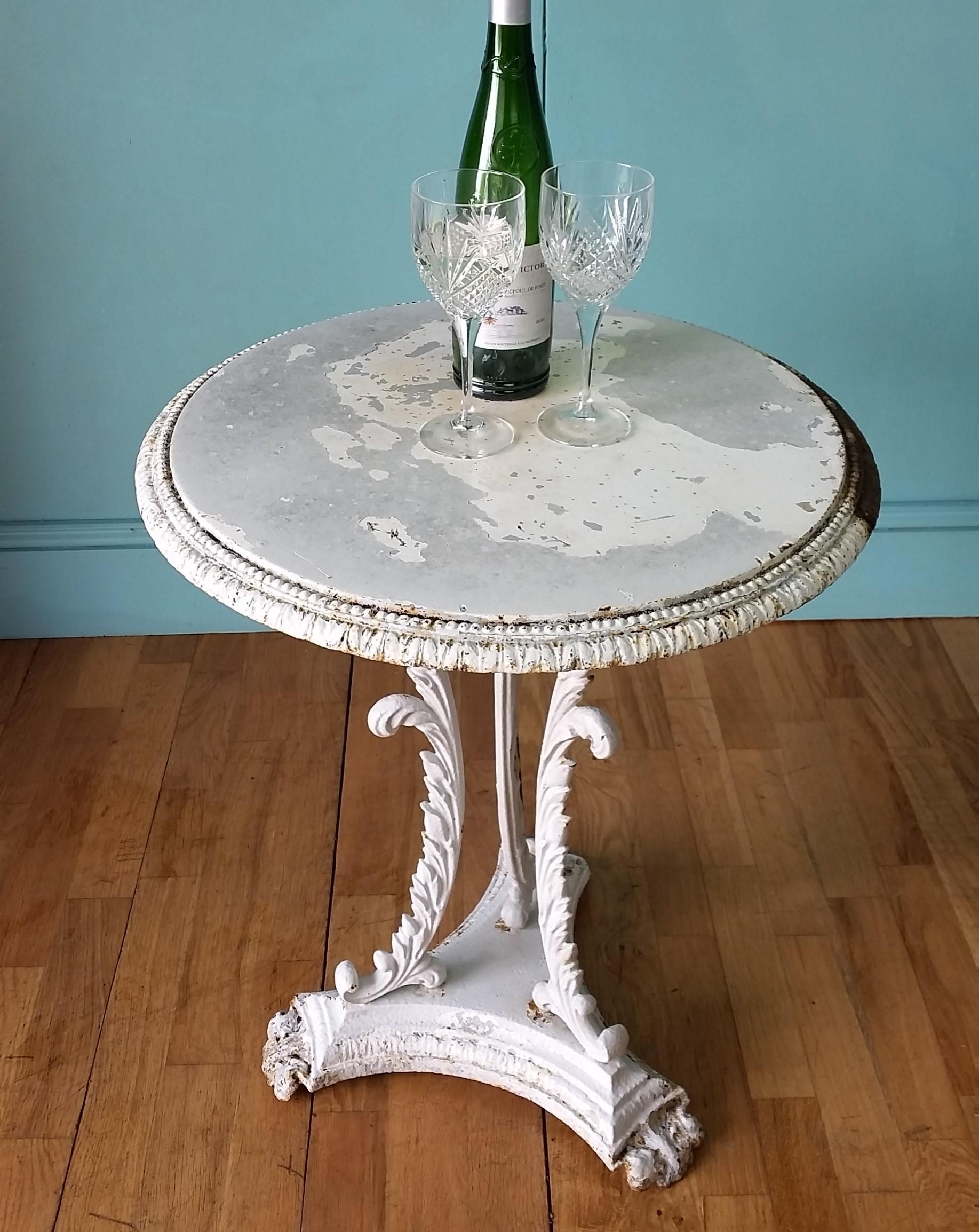 19th century English cast iron garden table For Sale 1