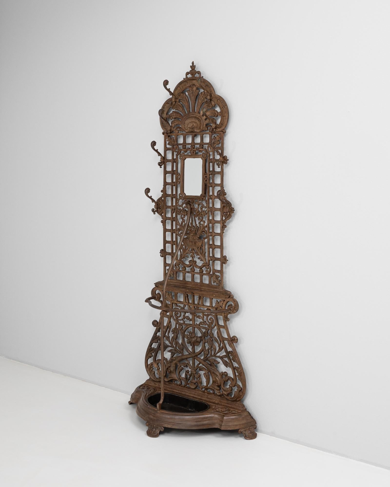 19th Century English Cast Iron Hall Stand In Good Condition For Sale In High Point, NC