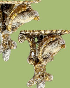 Par de estantes murales de cerámica inglesa del siglo XIX con pájaros