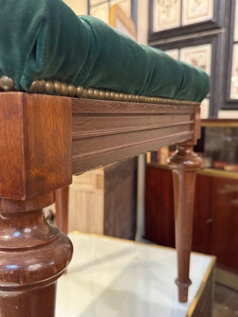 Panca in mogano Charles X del XIX secolo con rivestimento in velluto verde In condizioni buone in vendita a Dallas, TX