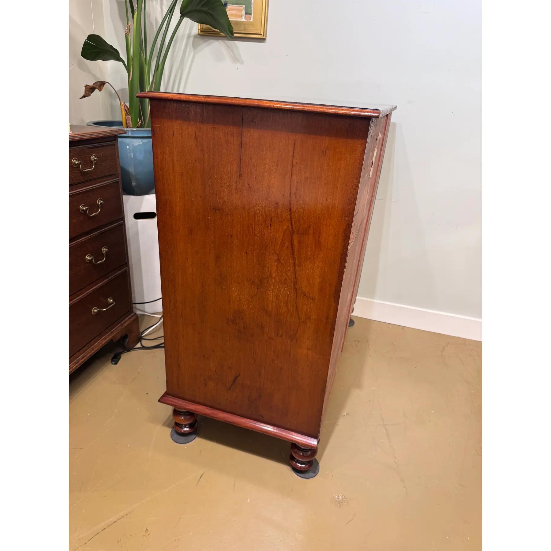 Cassettiera inglese del XIX secolo in vendita 4