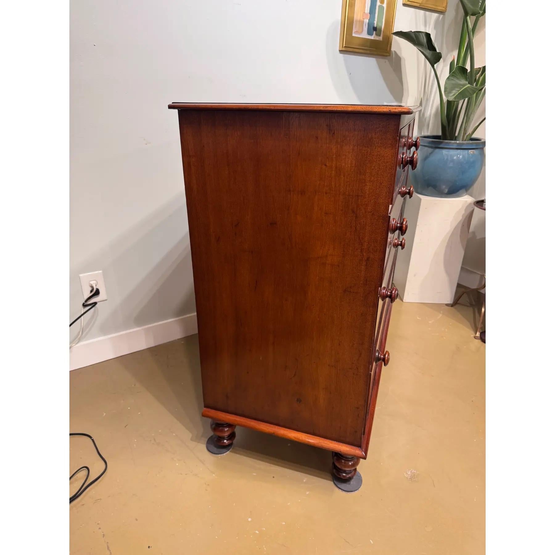 Cassettiera inglese del XIX secolo in vendita 7