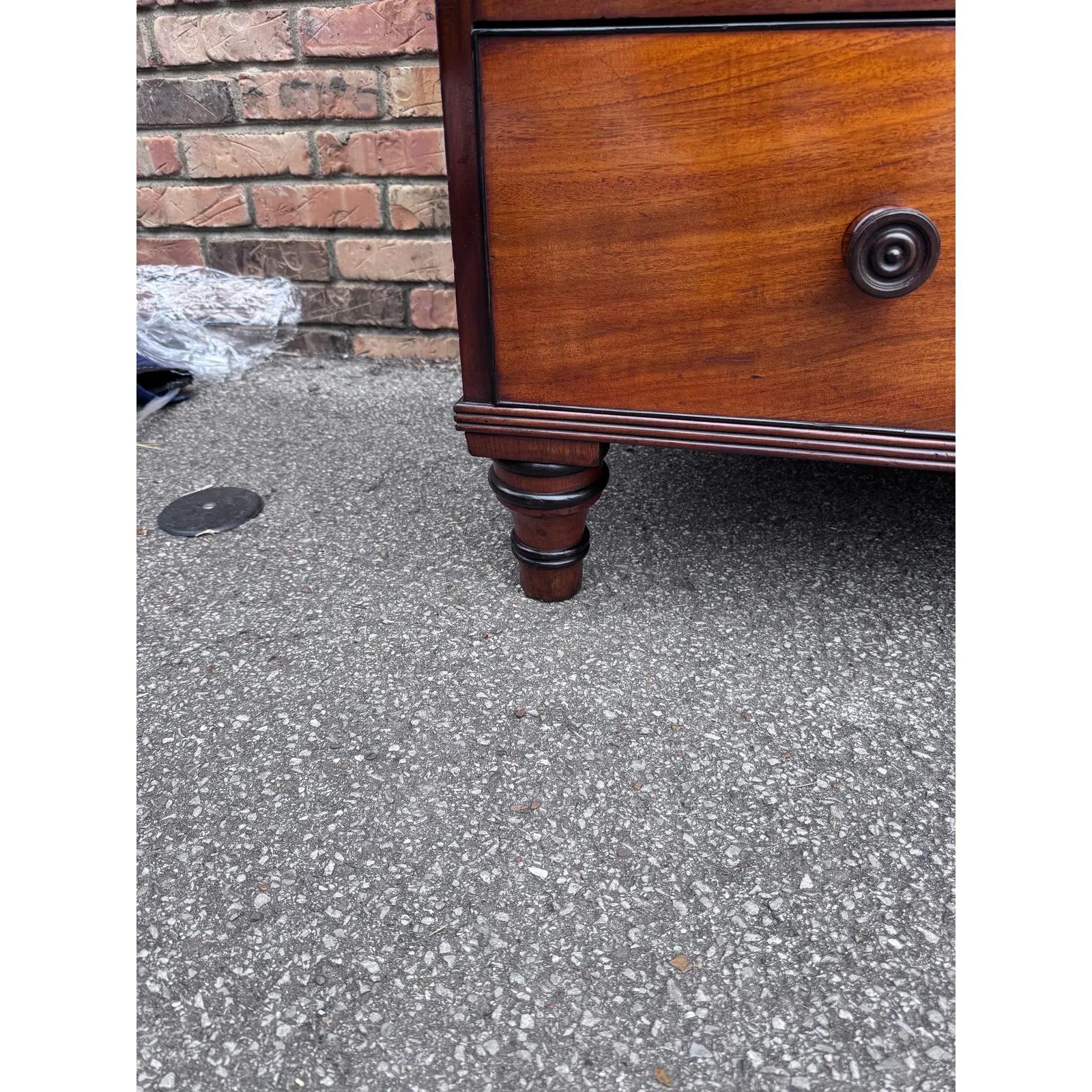 Anglais Commode anglaise du 19e siècle en vente