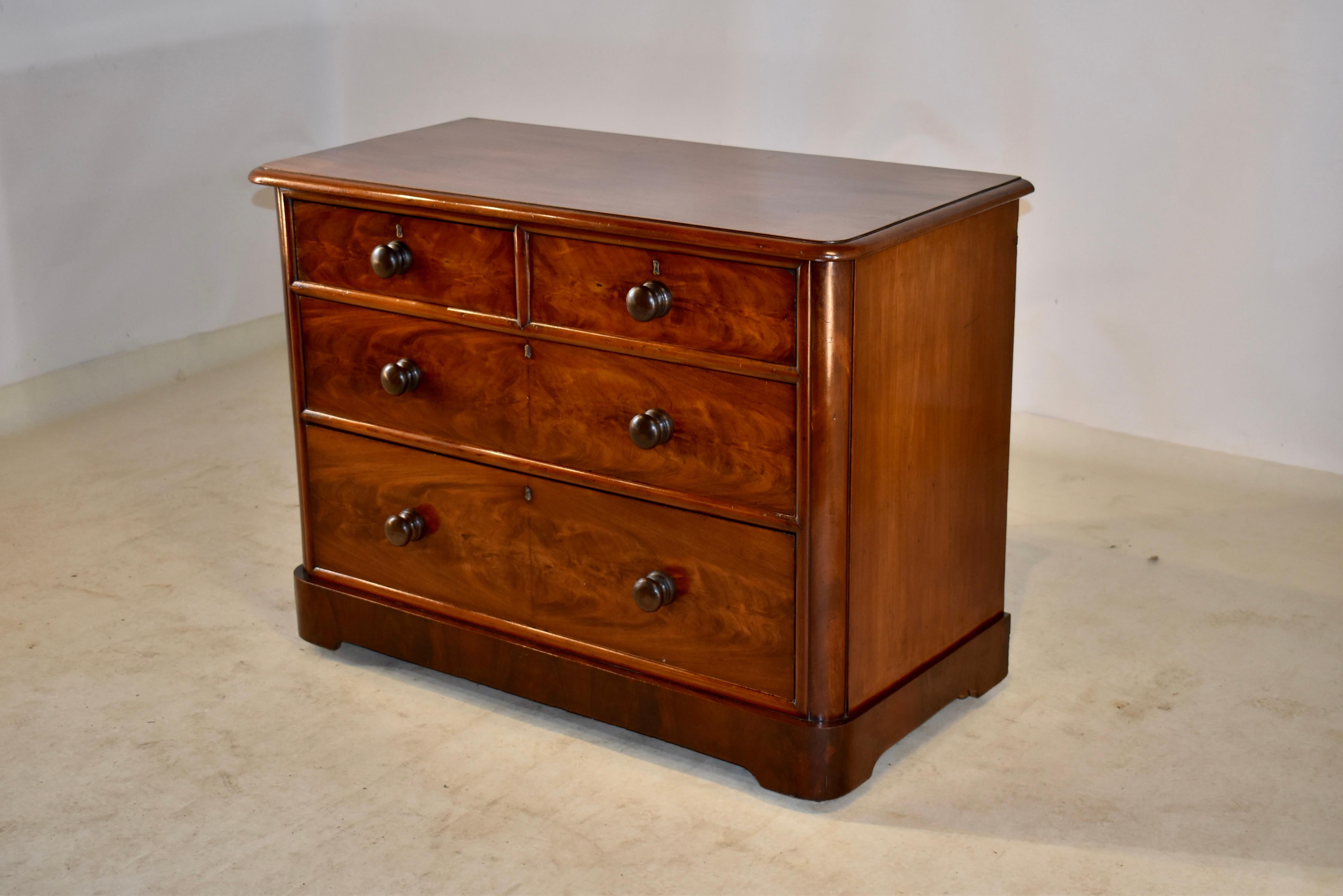 Mahogany 19th Century English Chest of Drawers For Sale