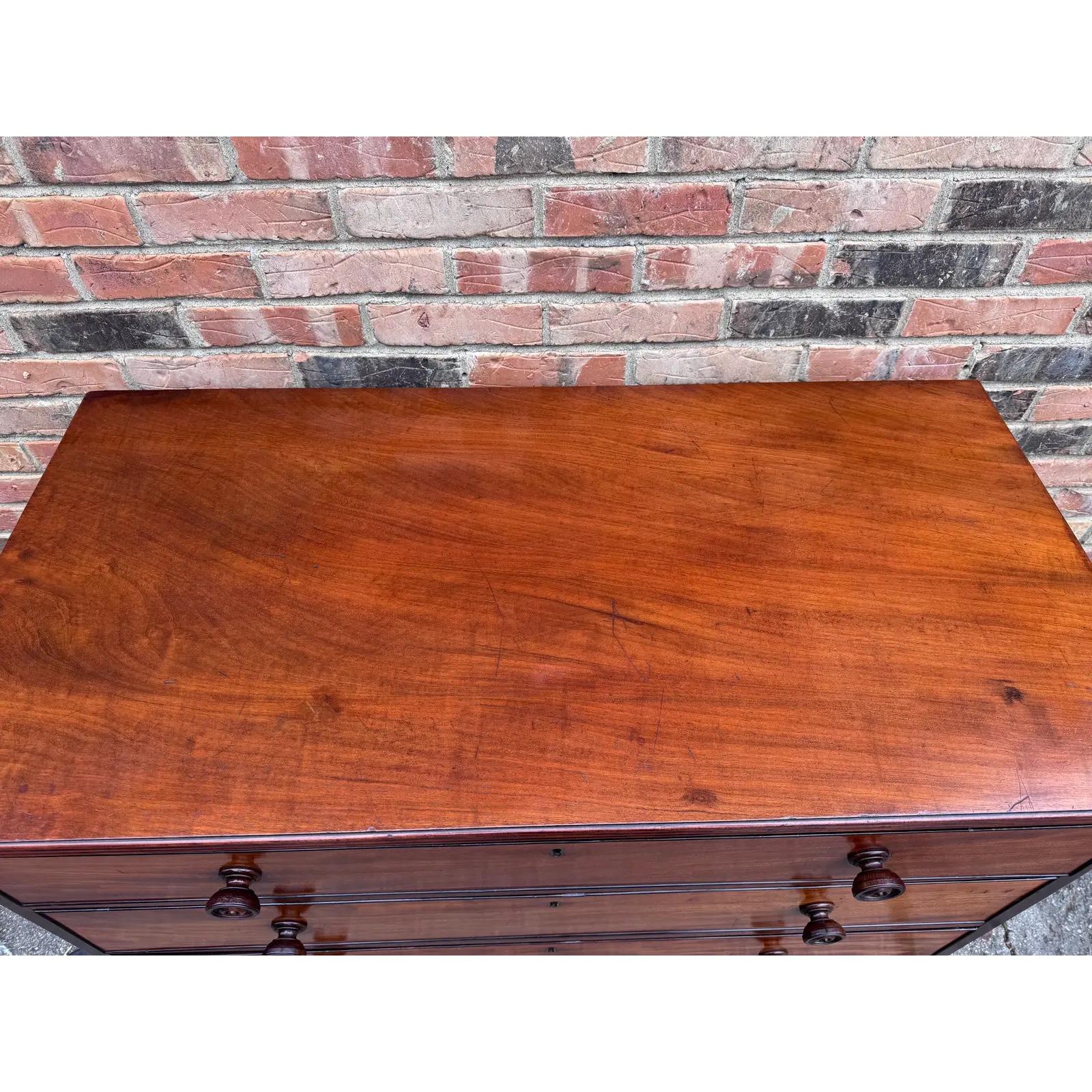 Bois Commode anglaise du 19e siècle en vente