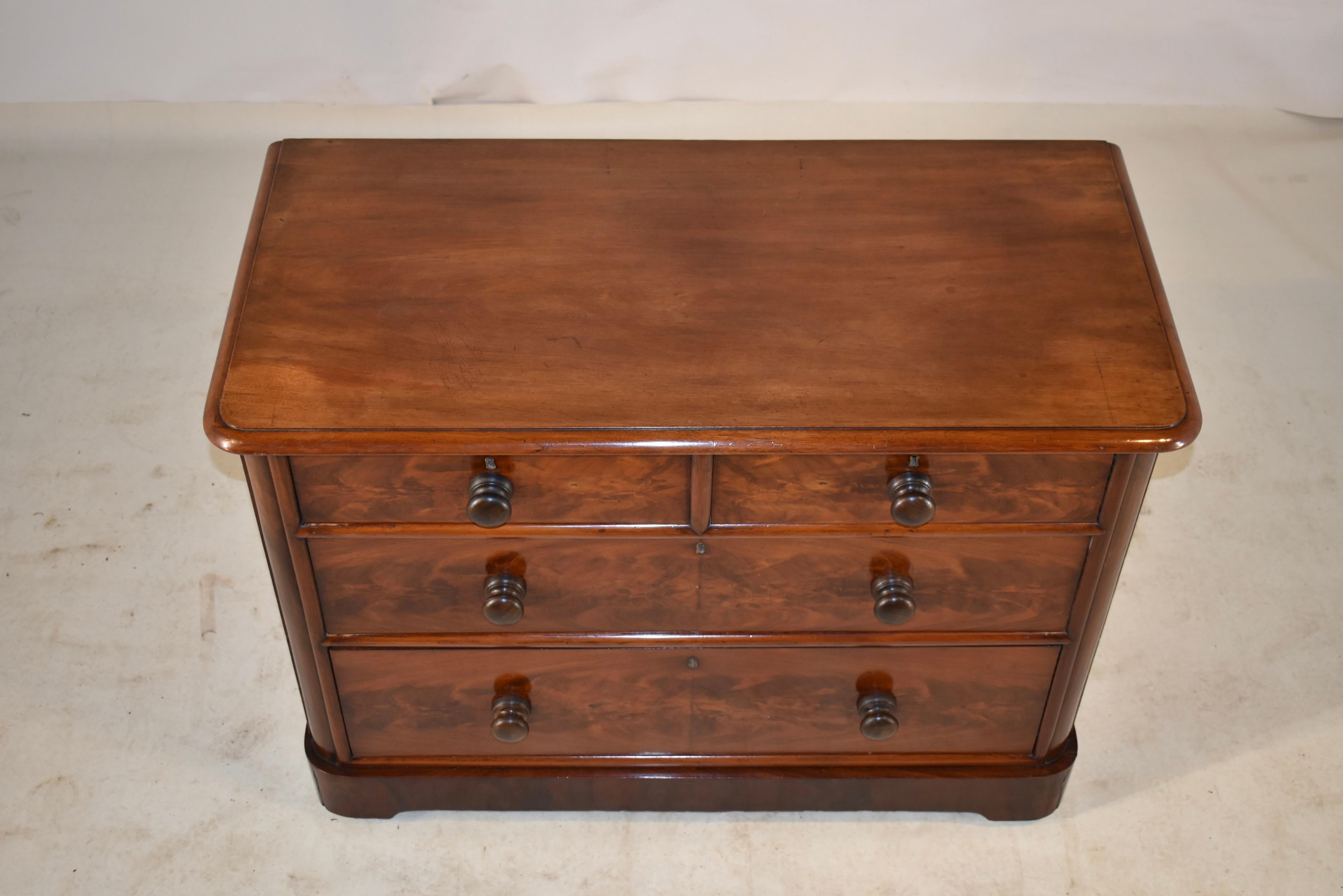 19th Century English Chest of Drawers For Sale 1