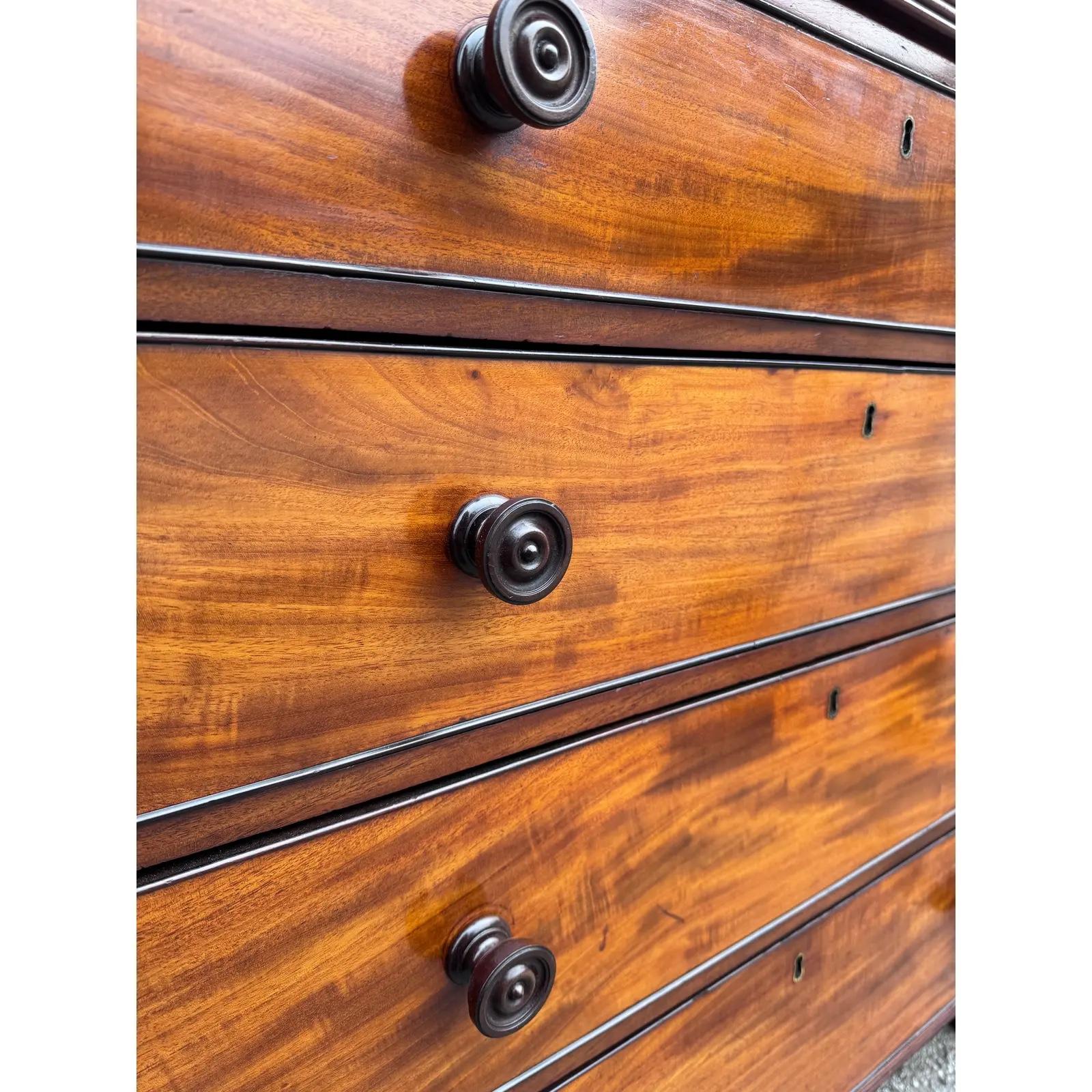 Commode anglaise du 19e siècle en vente 3