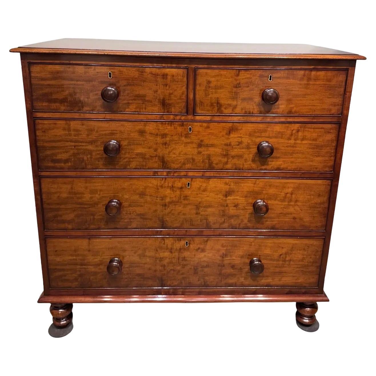 Cassettiera inglese del XIX secolo