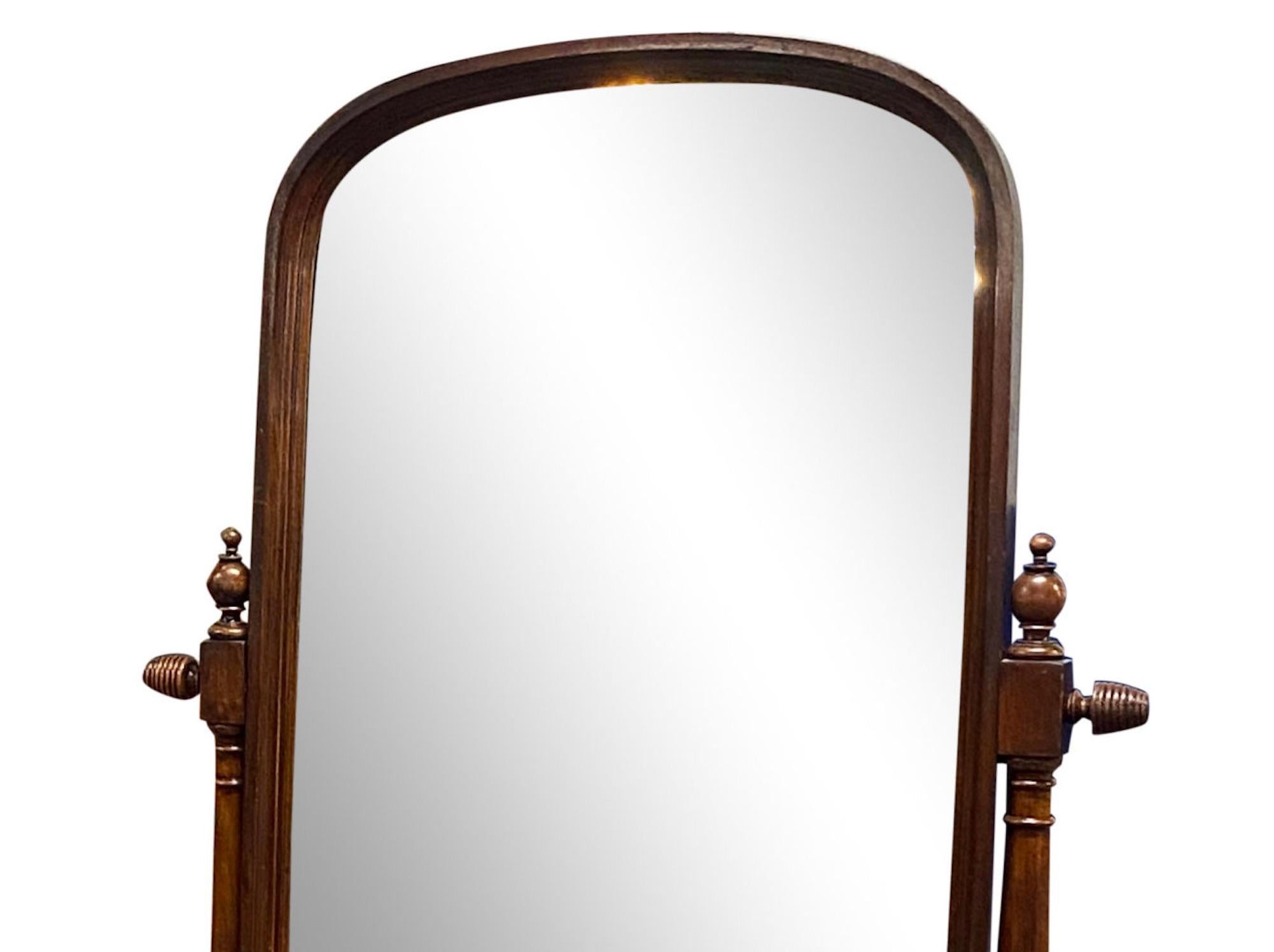 19th Century English Cheval Mirror In Good Condition For Sale In Sag Harbor, NY