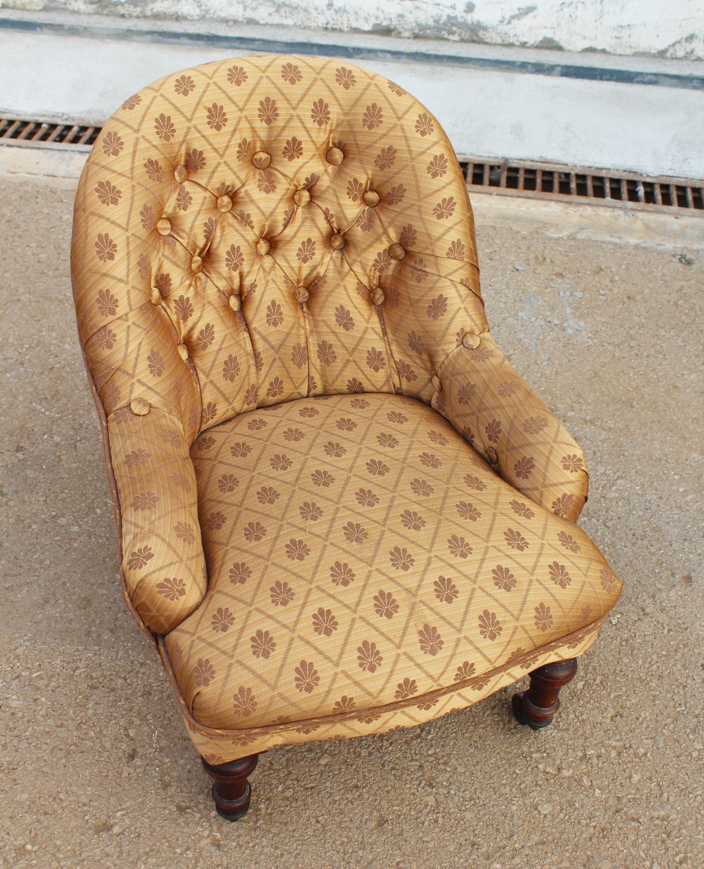 19th Century English Children's Chair with Mahogany Legs and Silk Upholstery In Good Condition For Sale In Marbella, ES